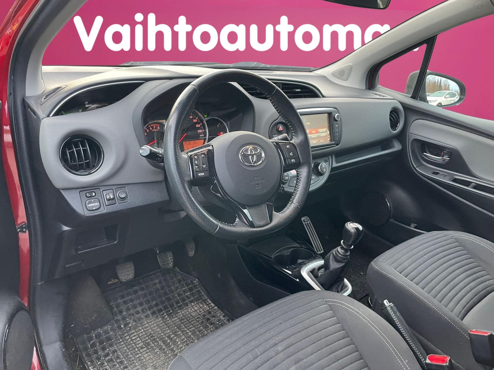 TOYOTA Yaris 2016