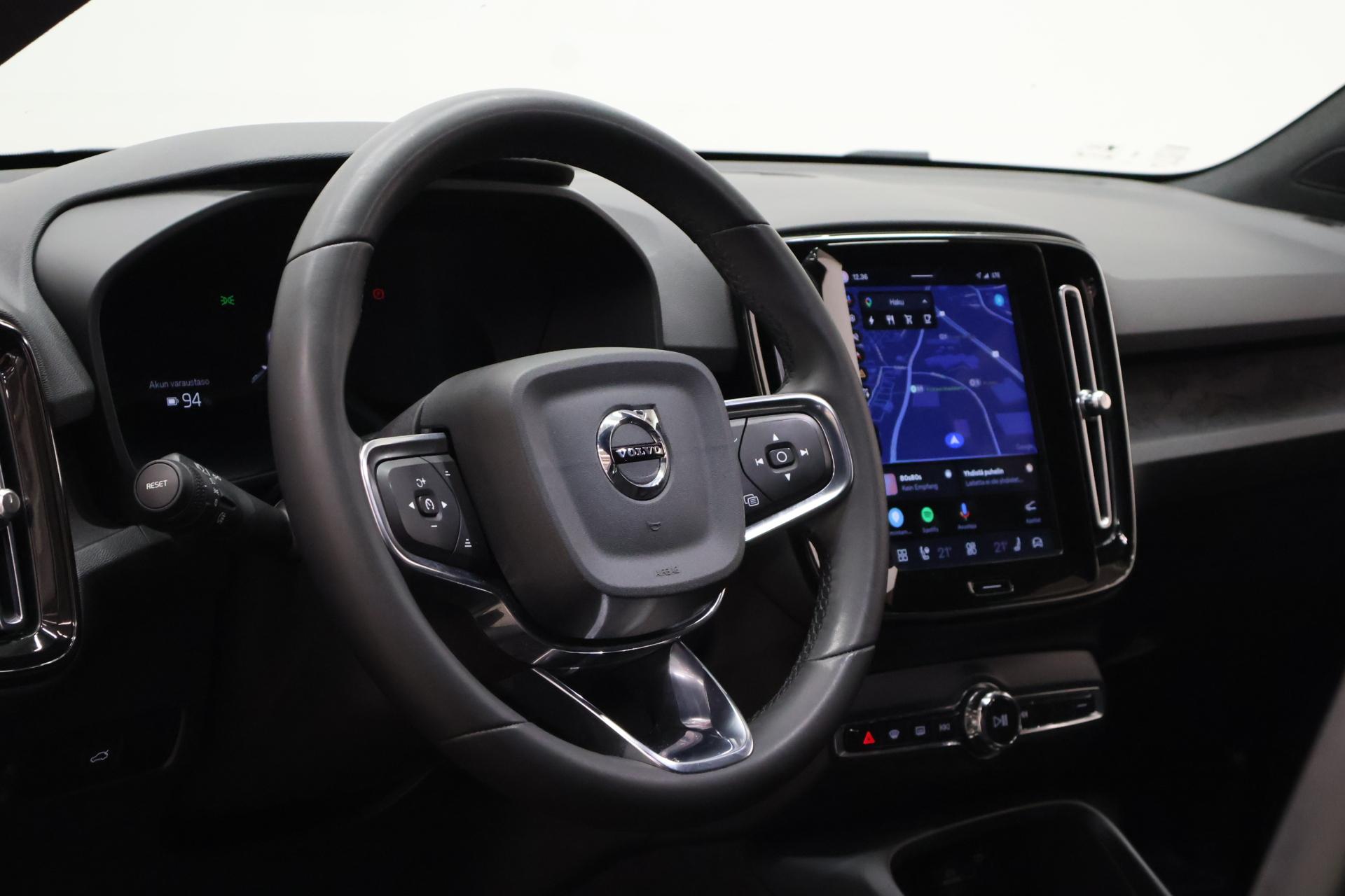 VOLVO XC40 2023