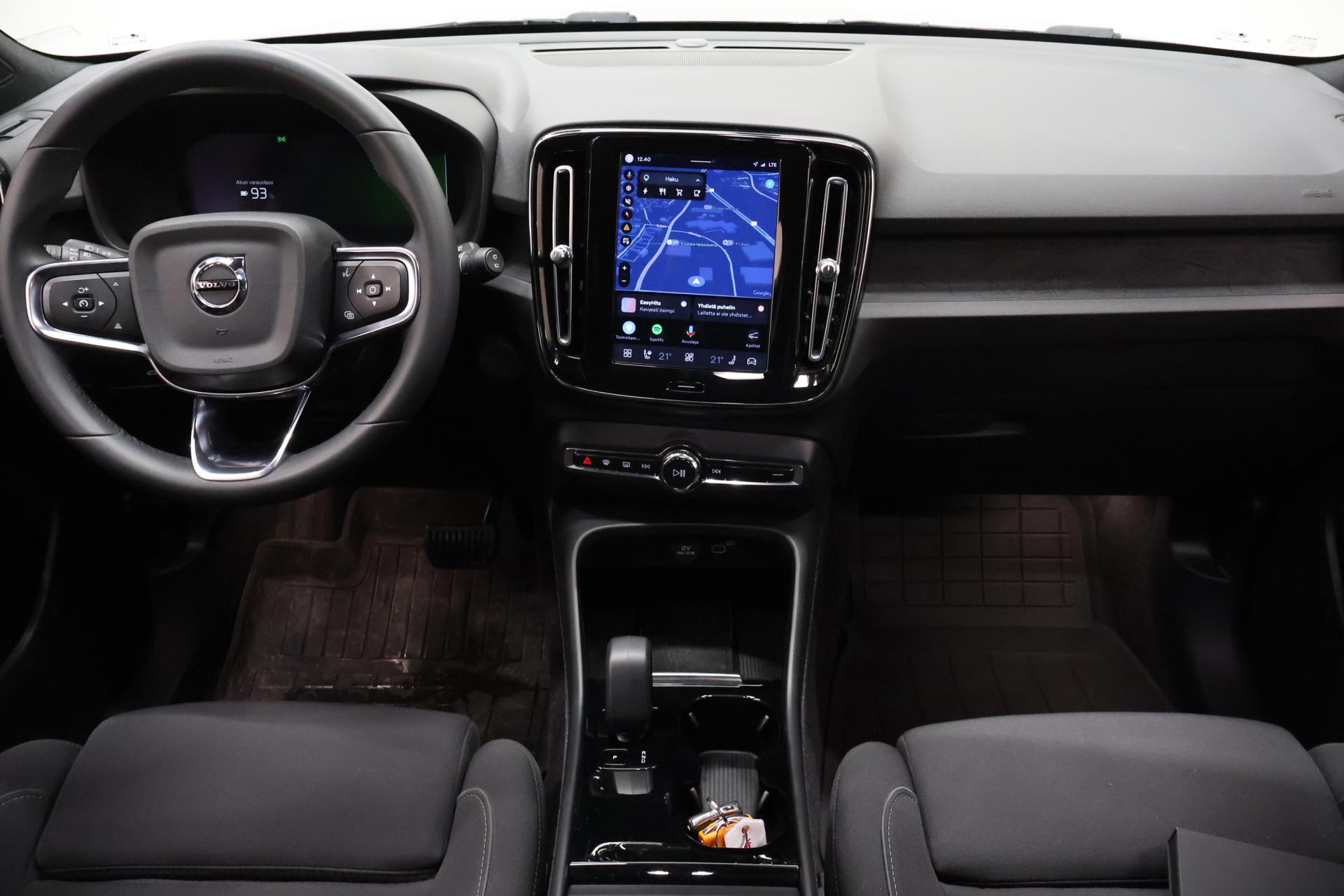 VOLVO XC40 2023