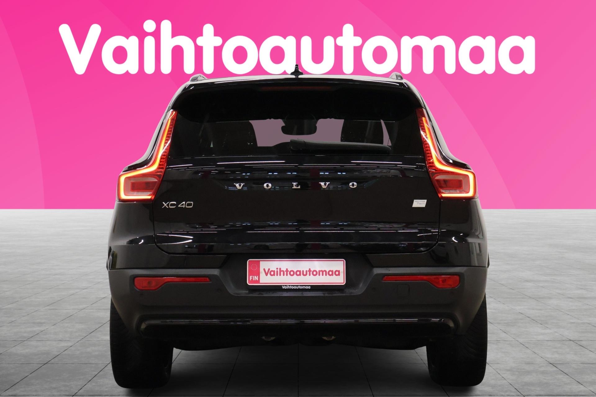VOLVO XC40 2023
