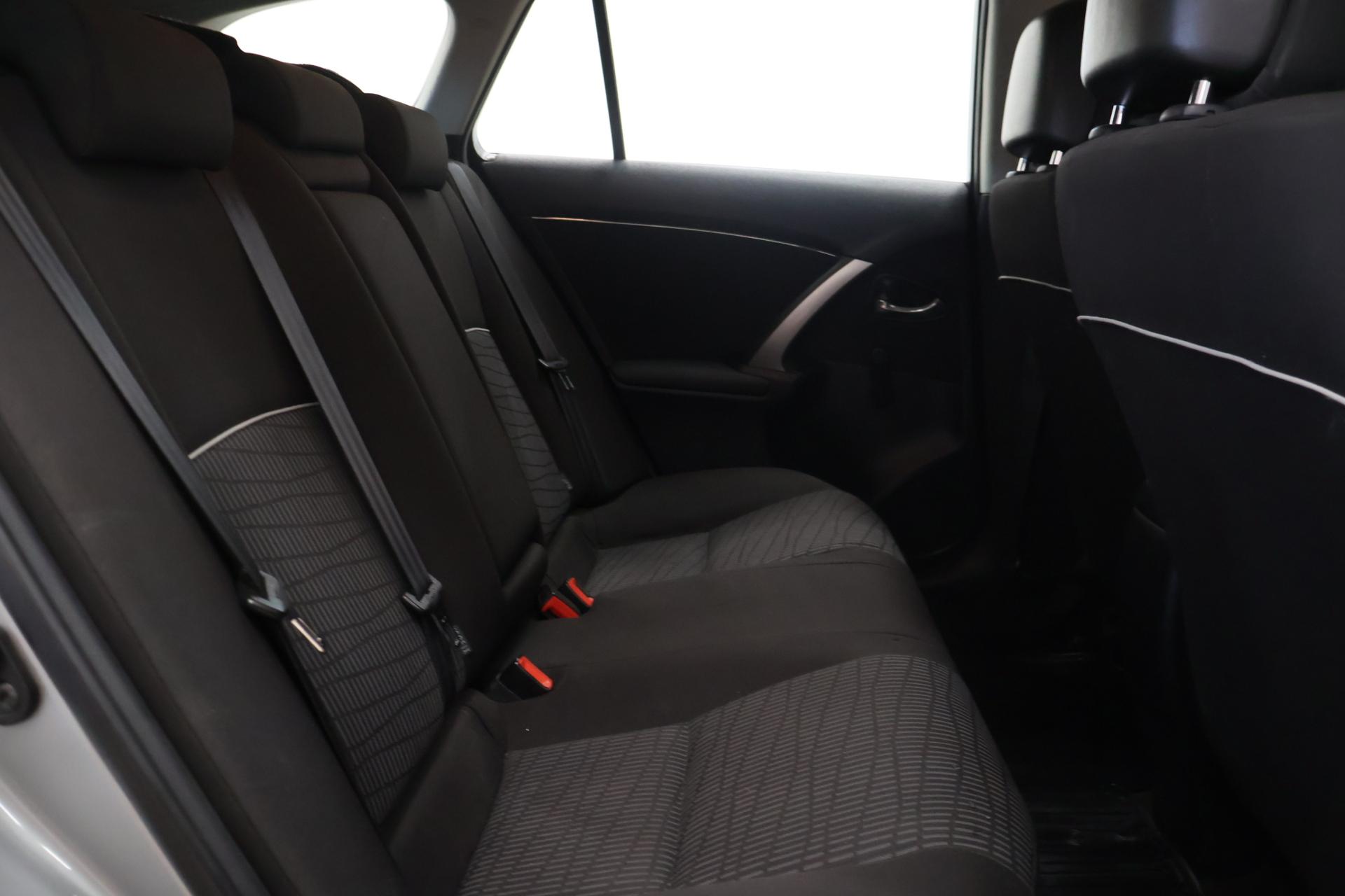 TOYOTA Avensis 2012