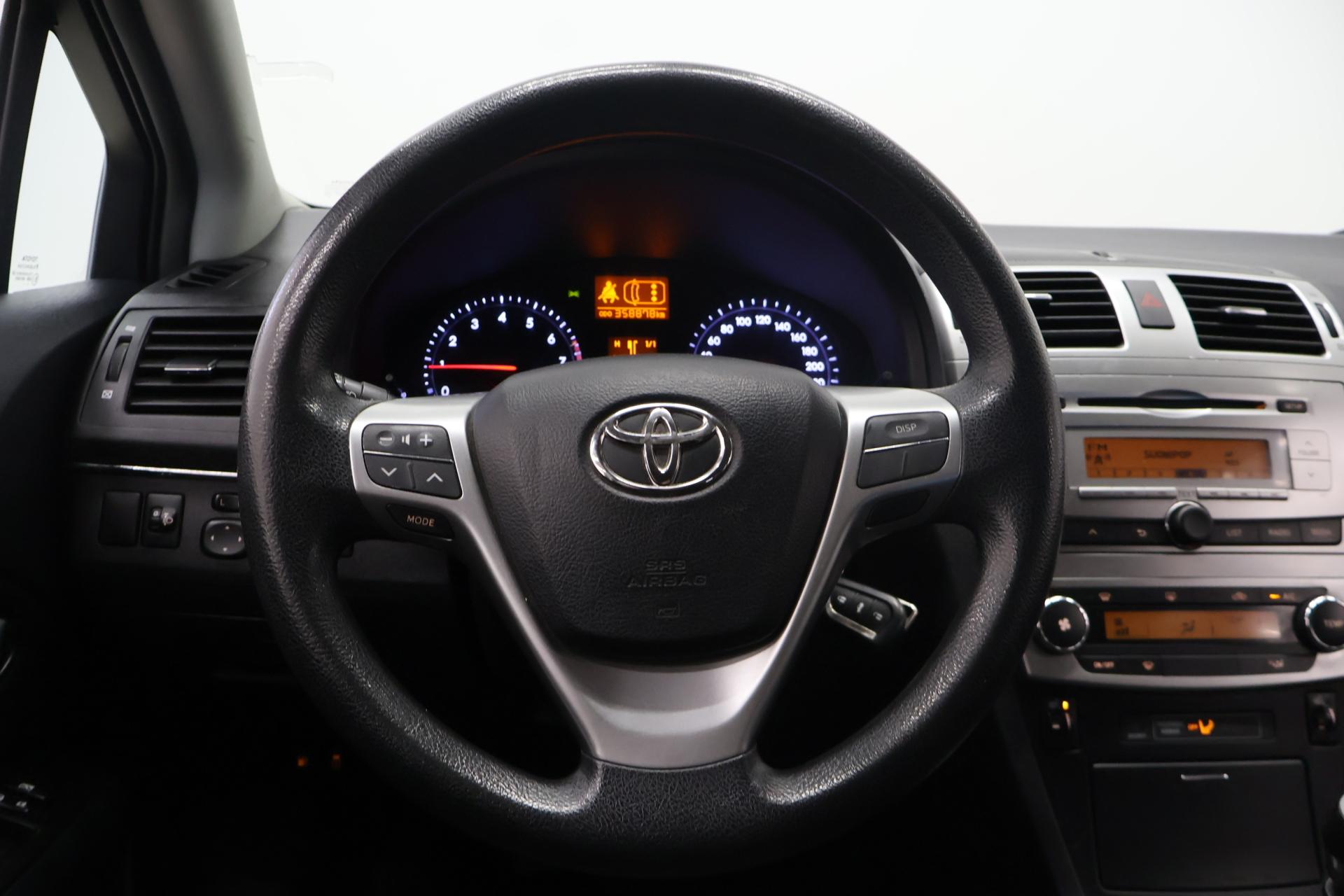 TOYOTA Avensis 2012
