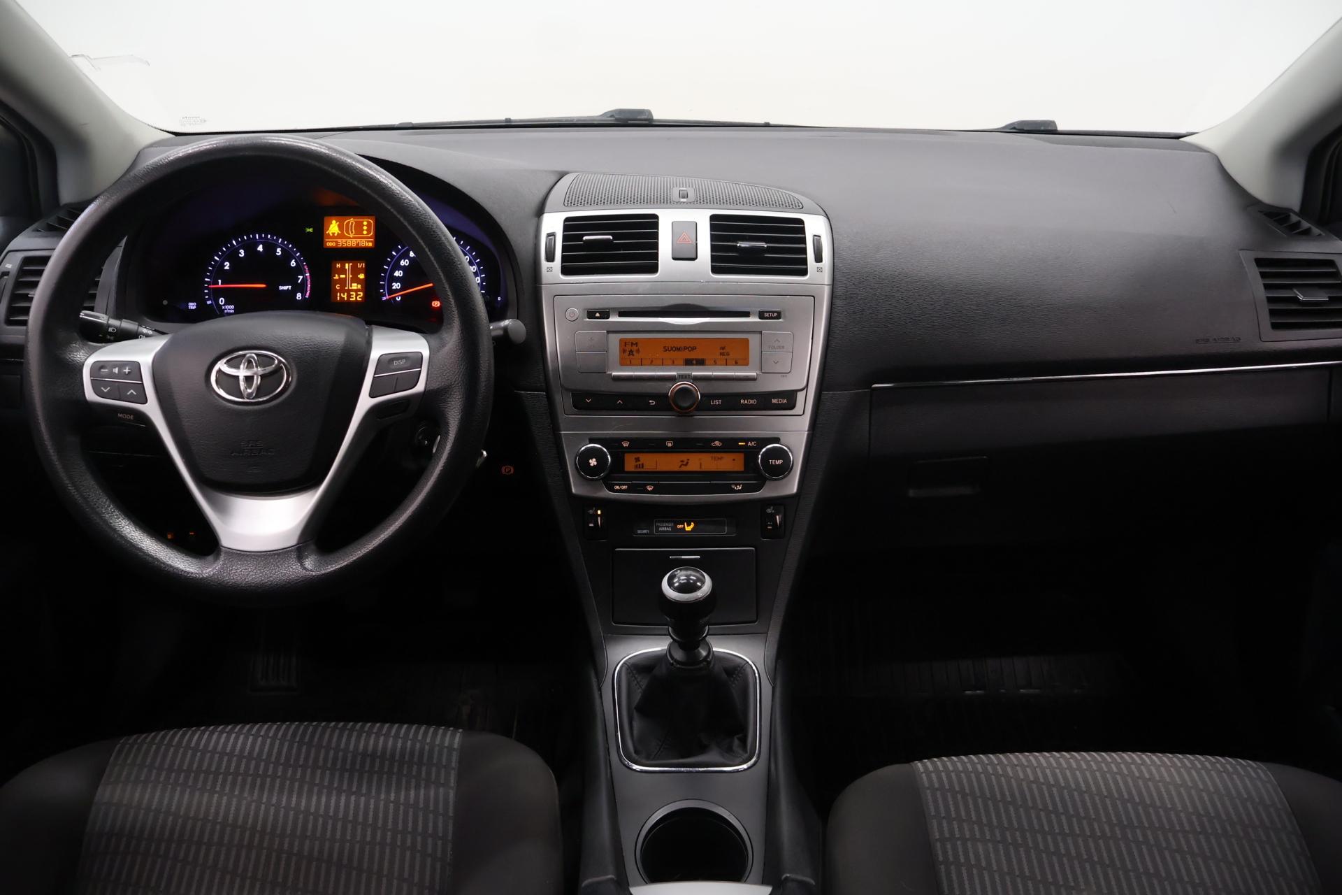 TOYOTA Avensis 2012