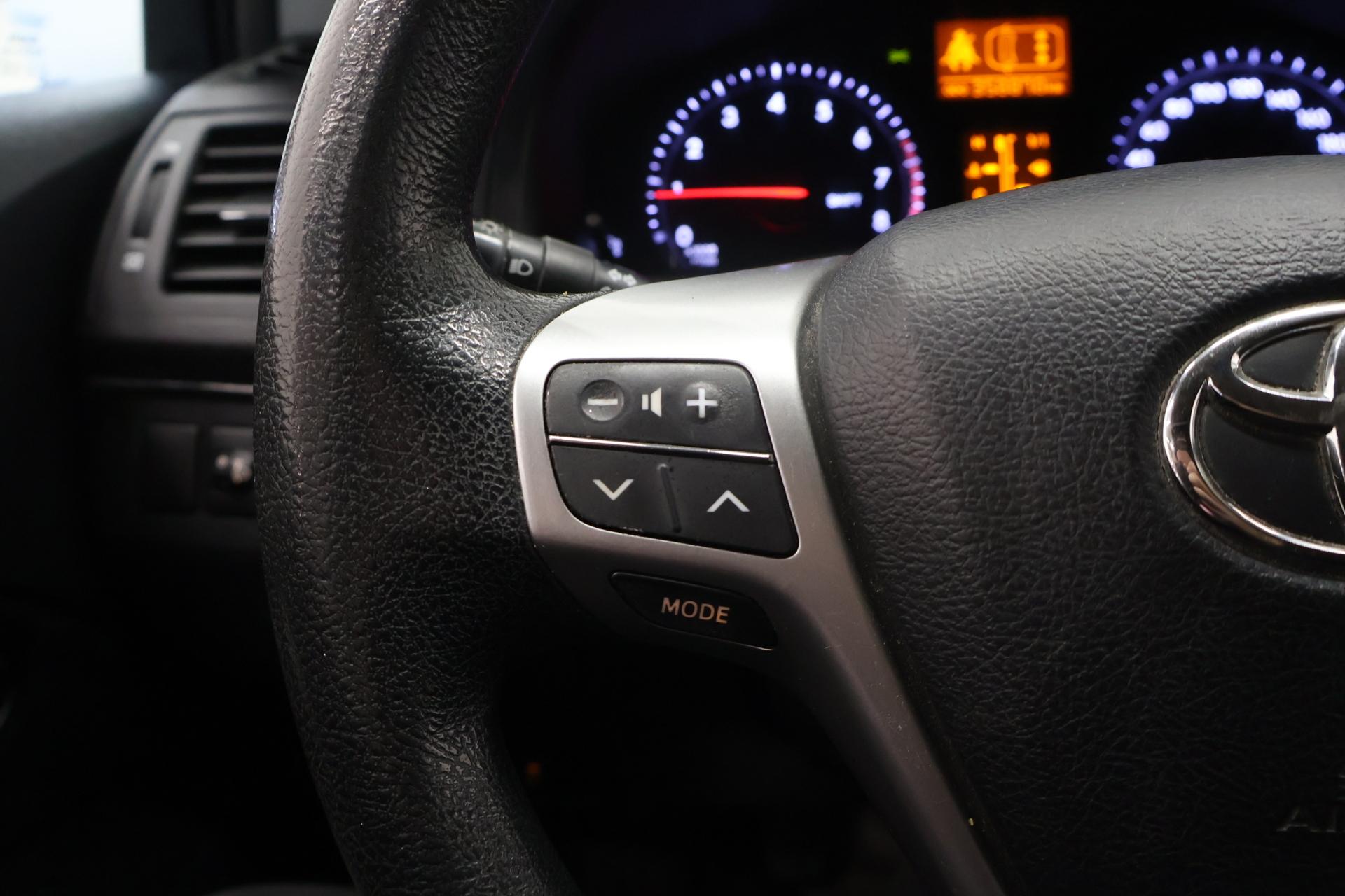 TOYOTA Avensis 2012