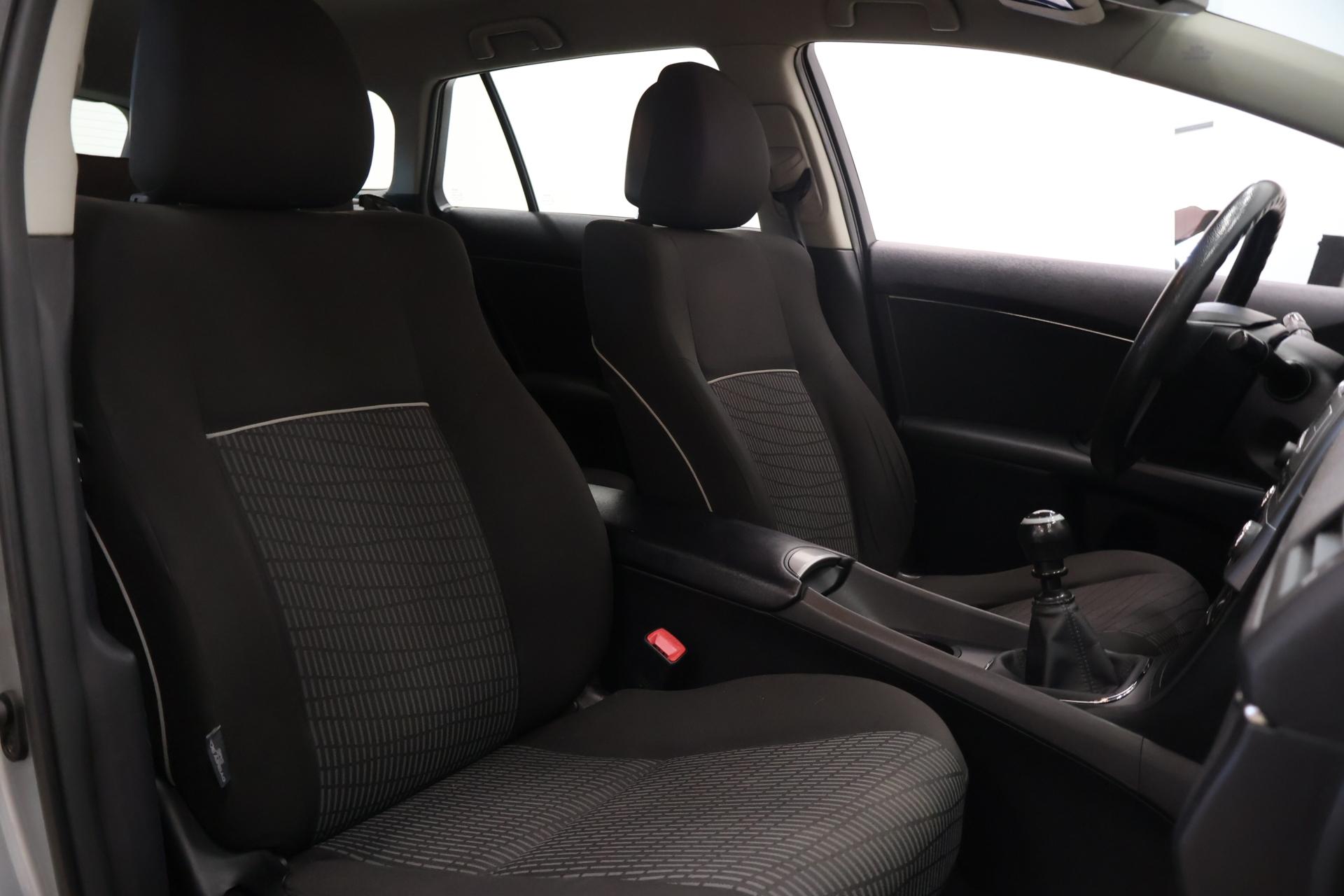 TOYOTA Avensis 2012