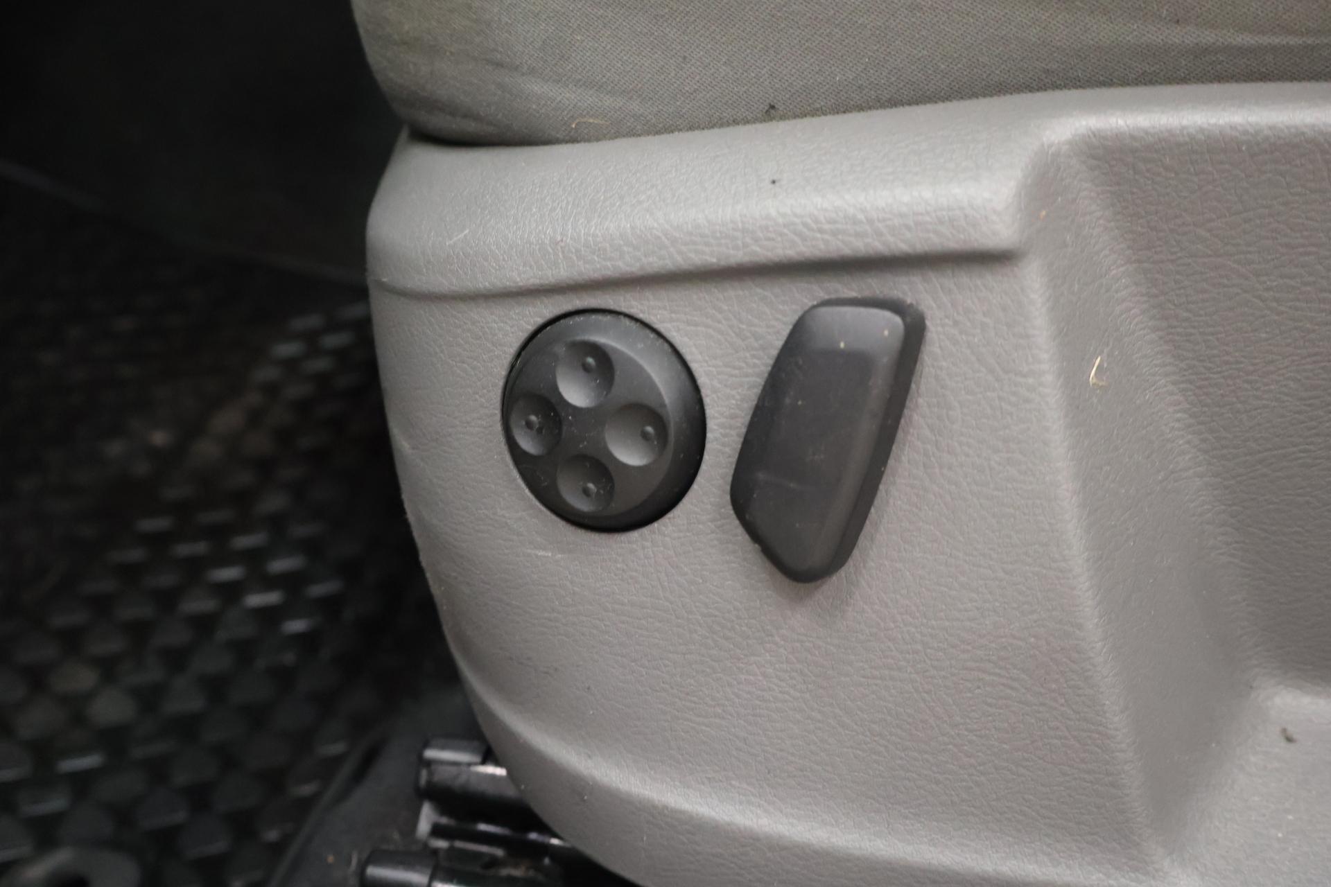 VOLKSWAGEN Sharan 2012