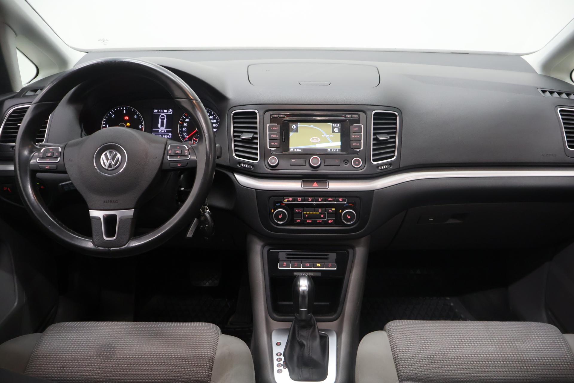 VOLKSWAGEN Sharan 2012