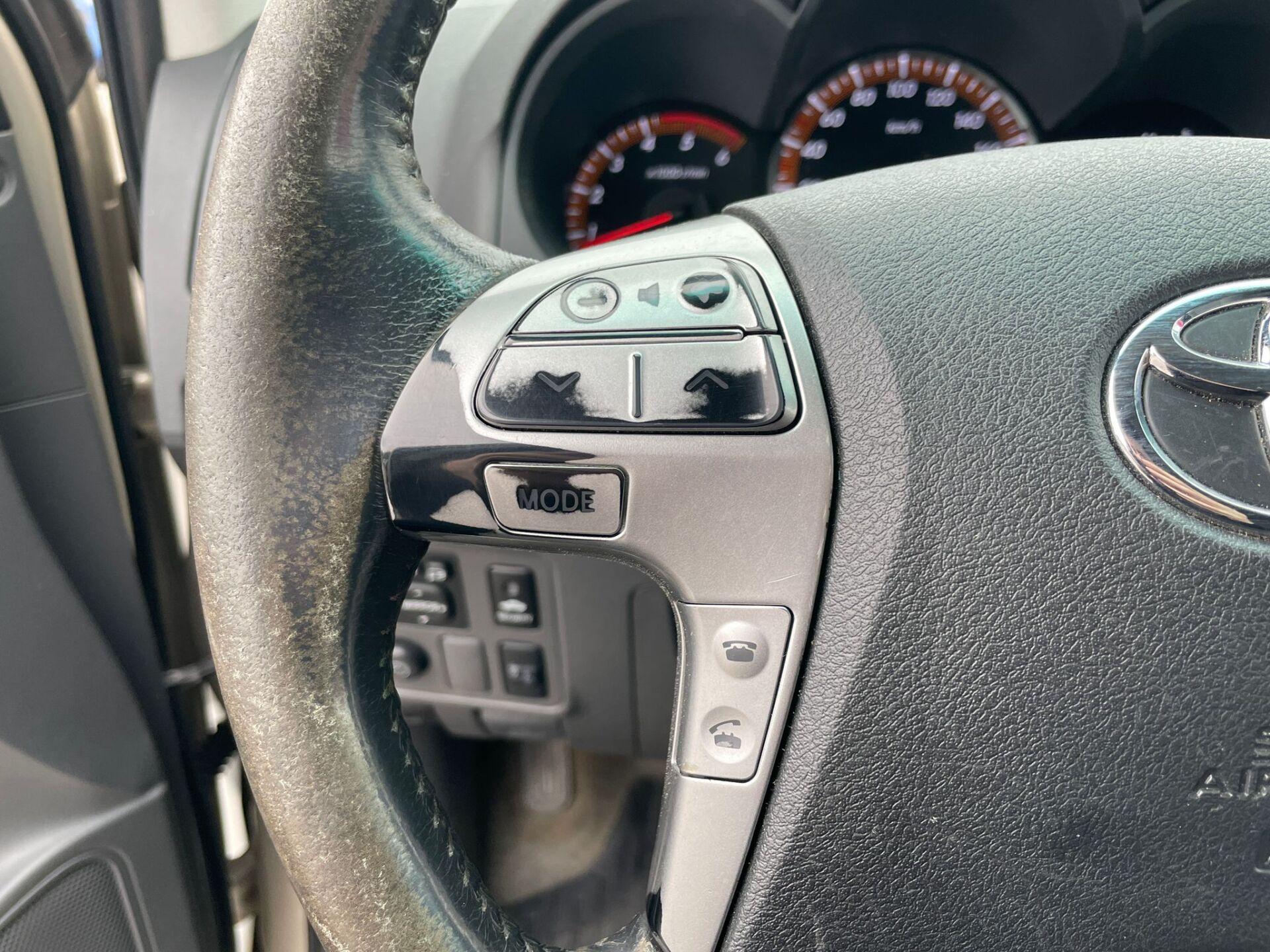 TOYOTA Hilux 2013