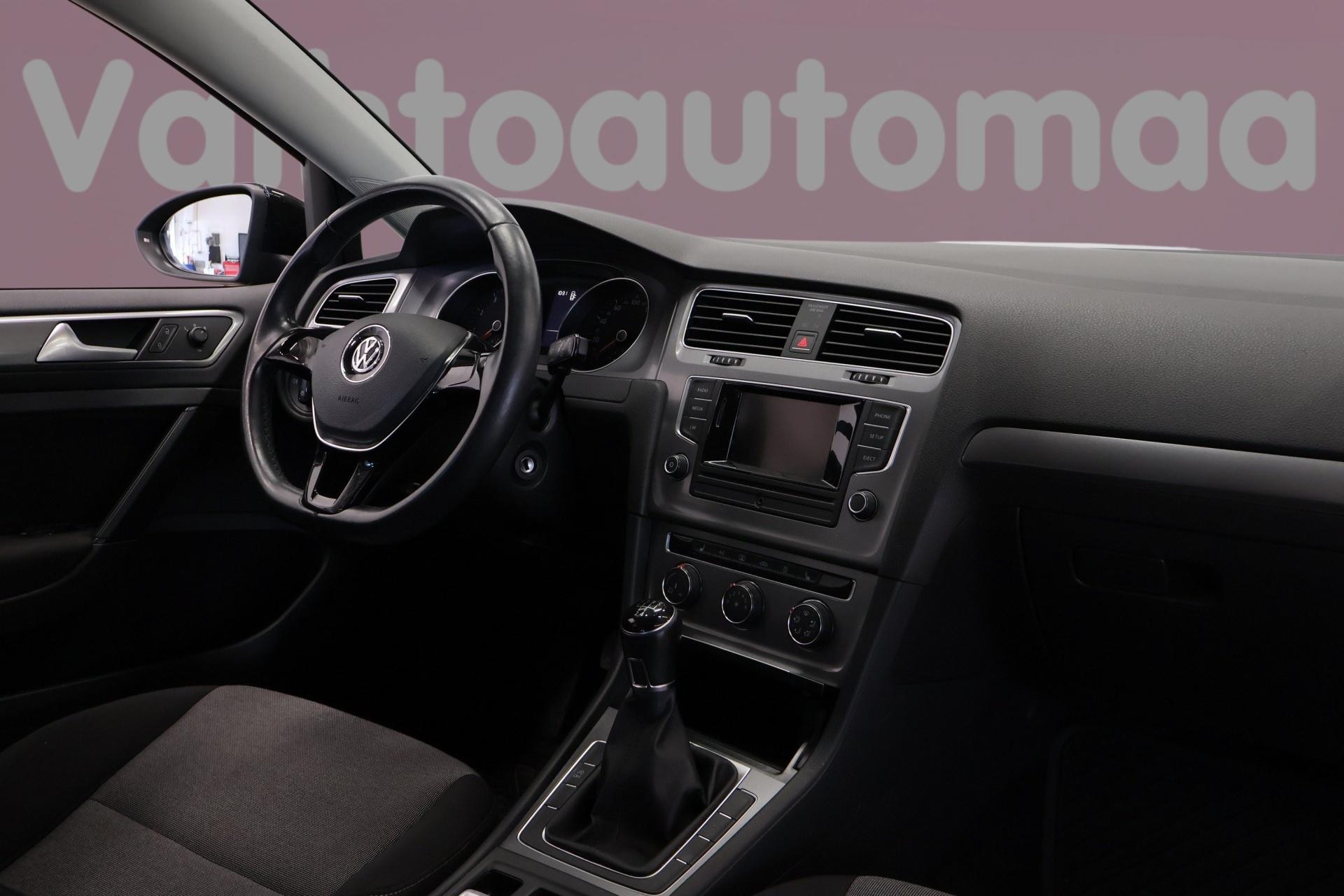 VOLKSWAGEN Golf 2016