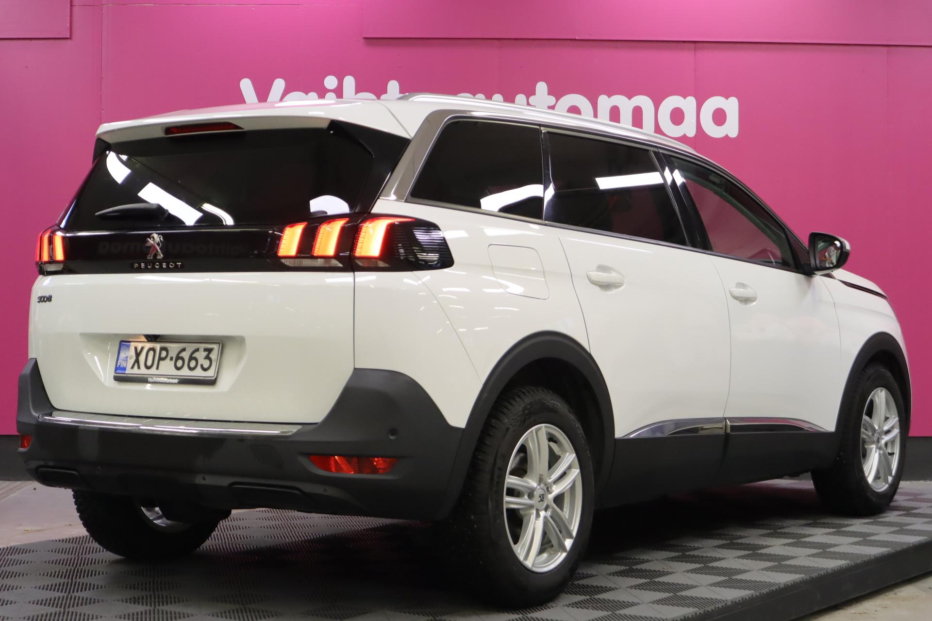 PEUGEOT 5008 2018