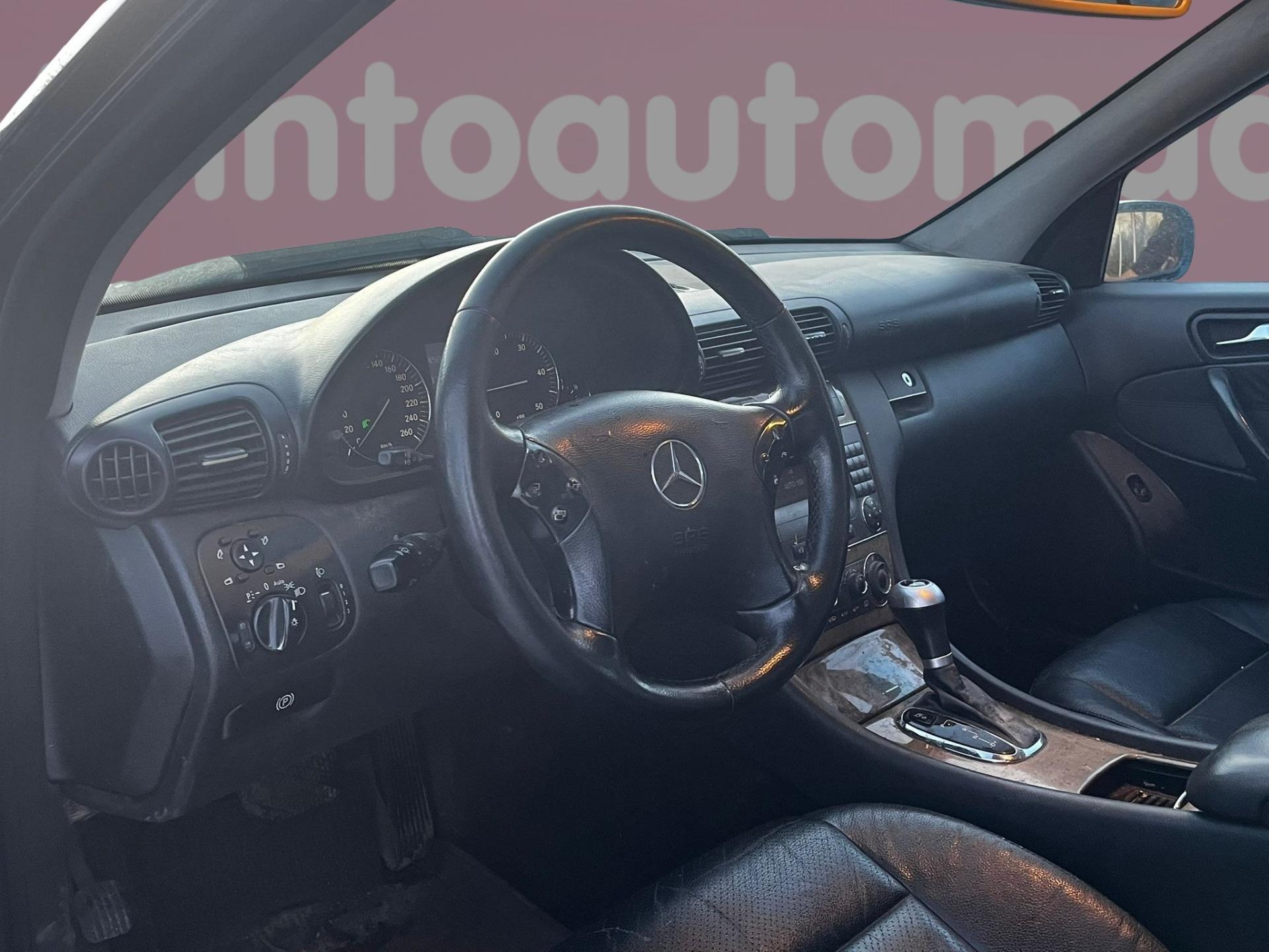 MERCEDES-BENZ C 2004