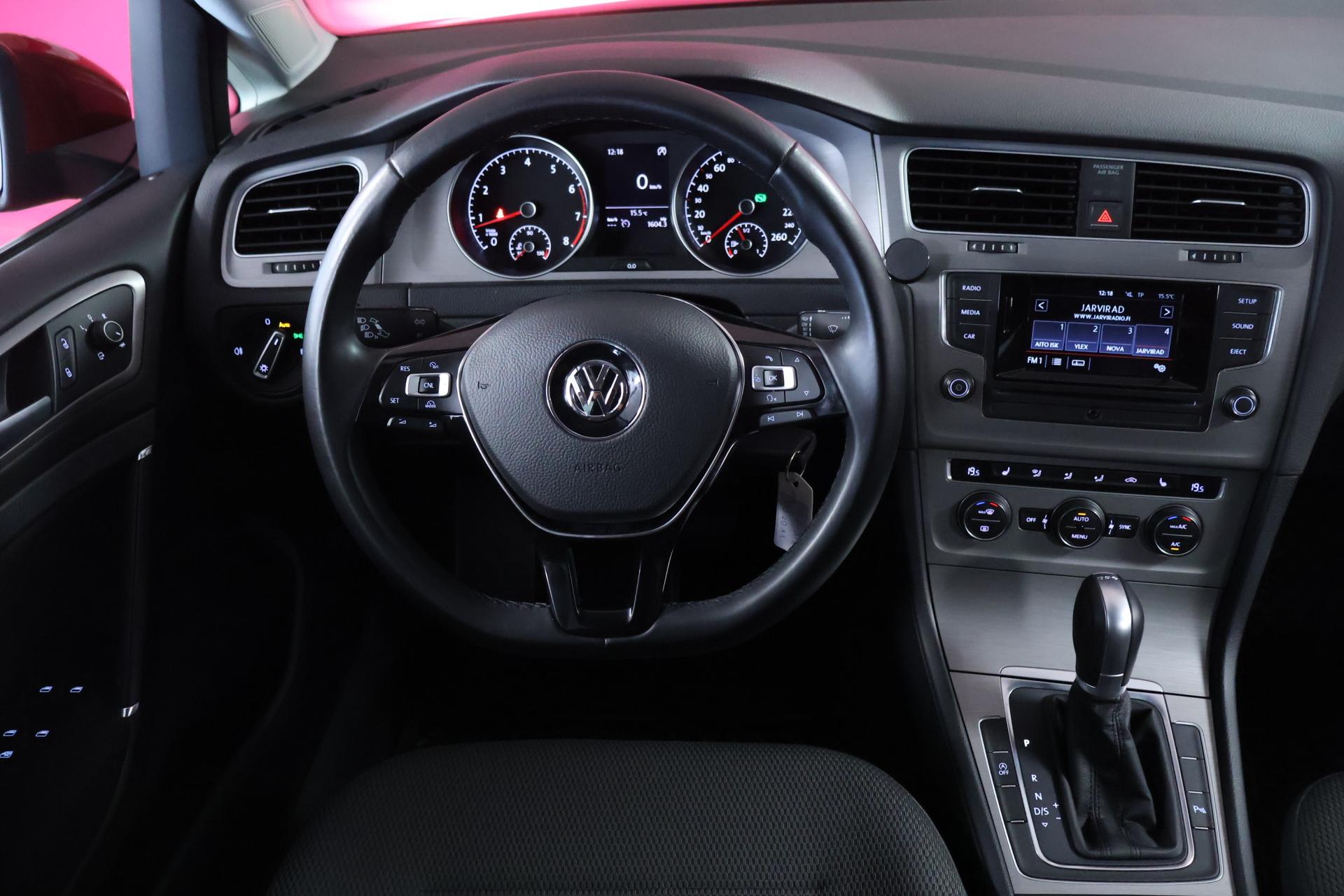 VOLKSWAGEN Golf 2015
