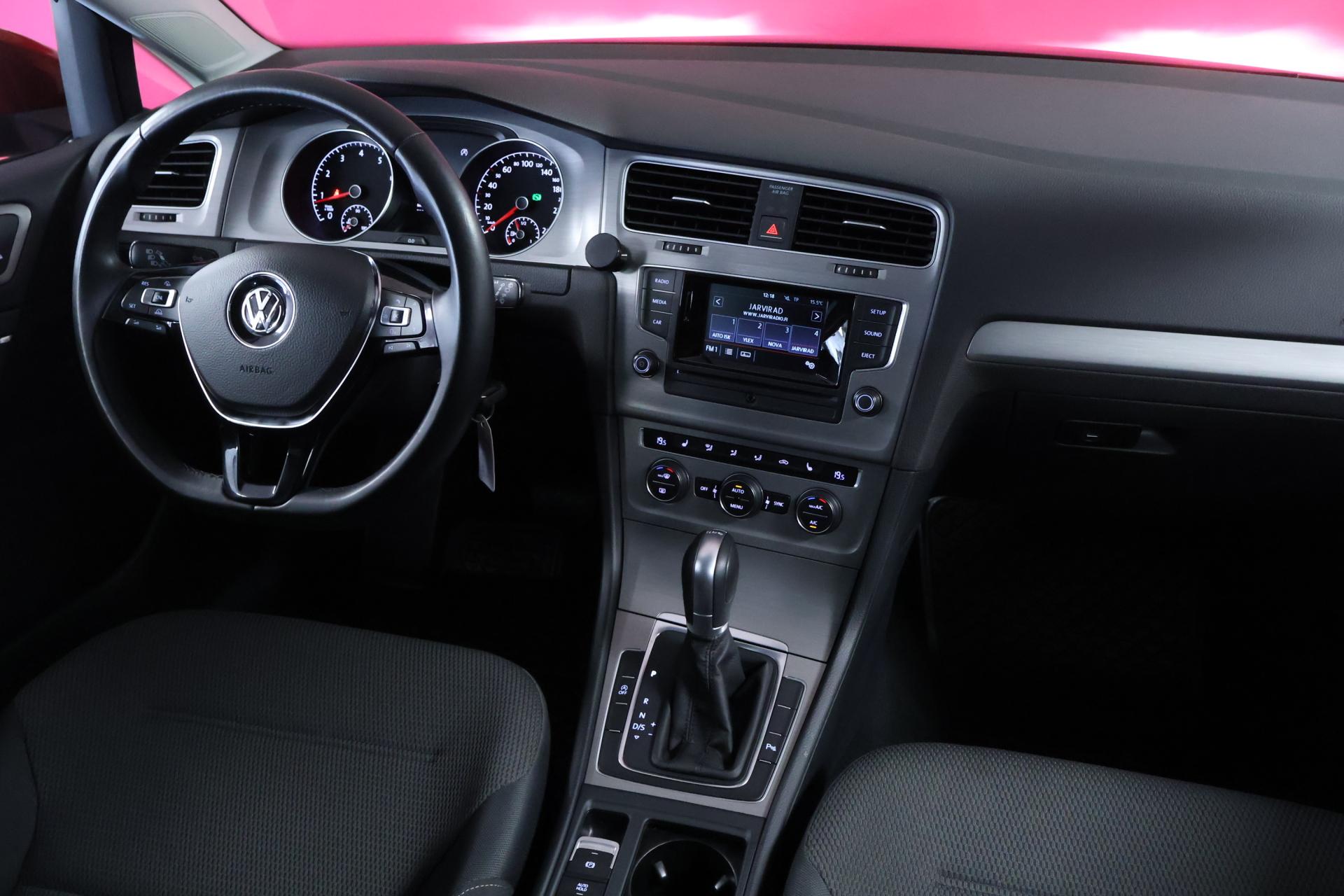 VOLKSWAGEN Golf 2015