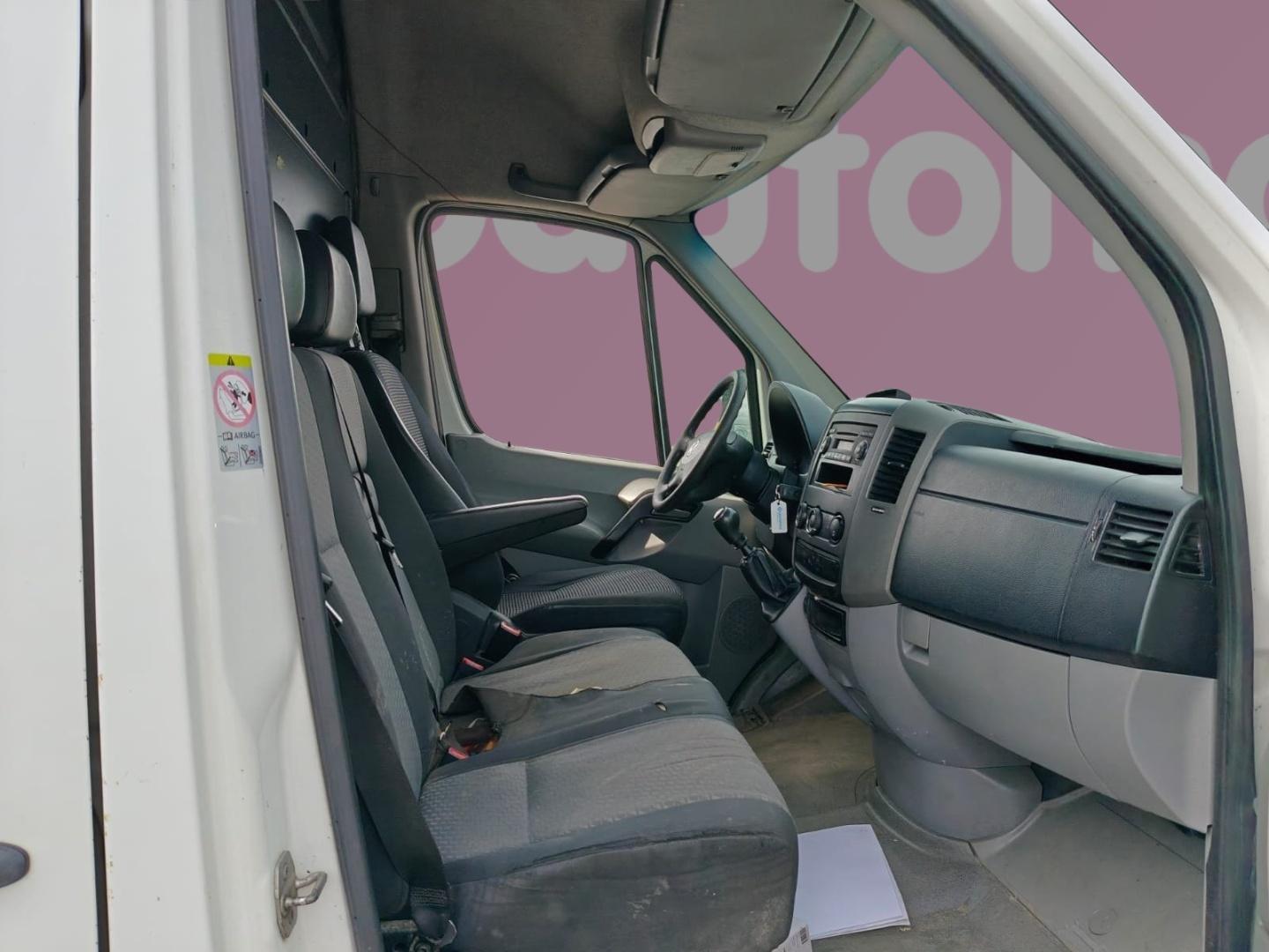 VOLKSWAGEN Crafter 2012