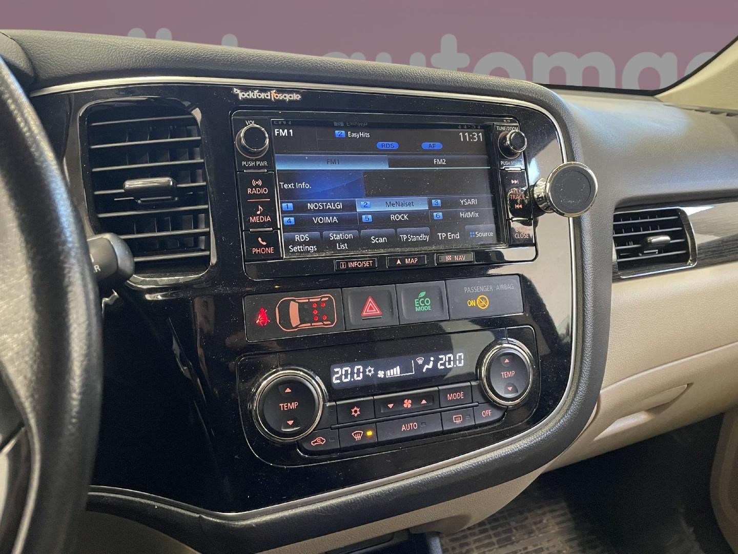 MITSUBISHI Outlander 2016