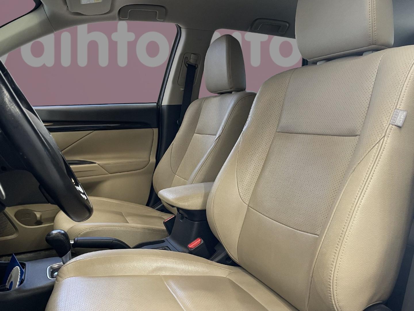 MITSUBISHI Outlander 2016