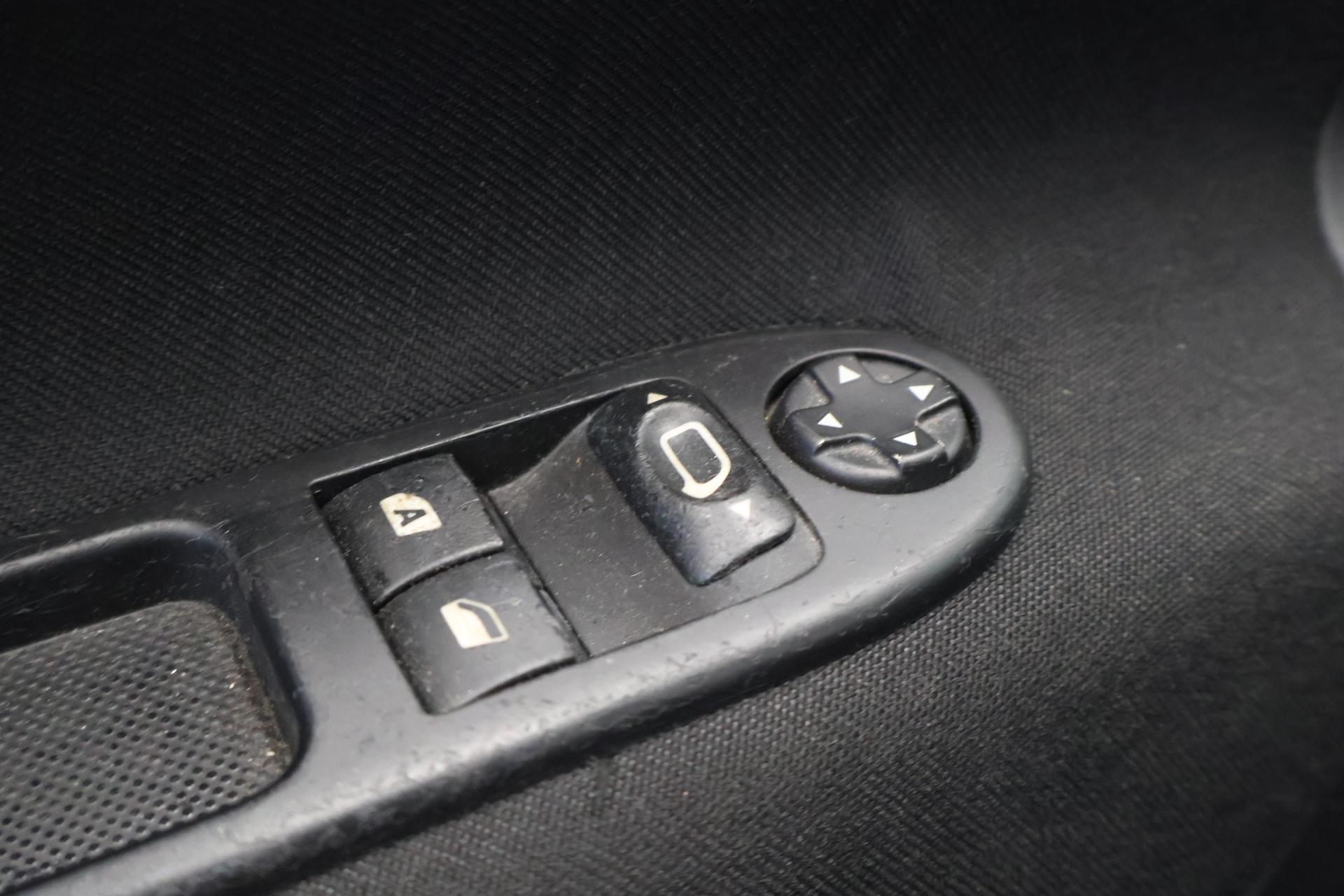 PEUGEOT 207 2006