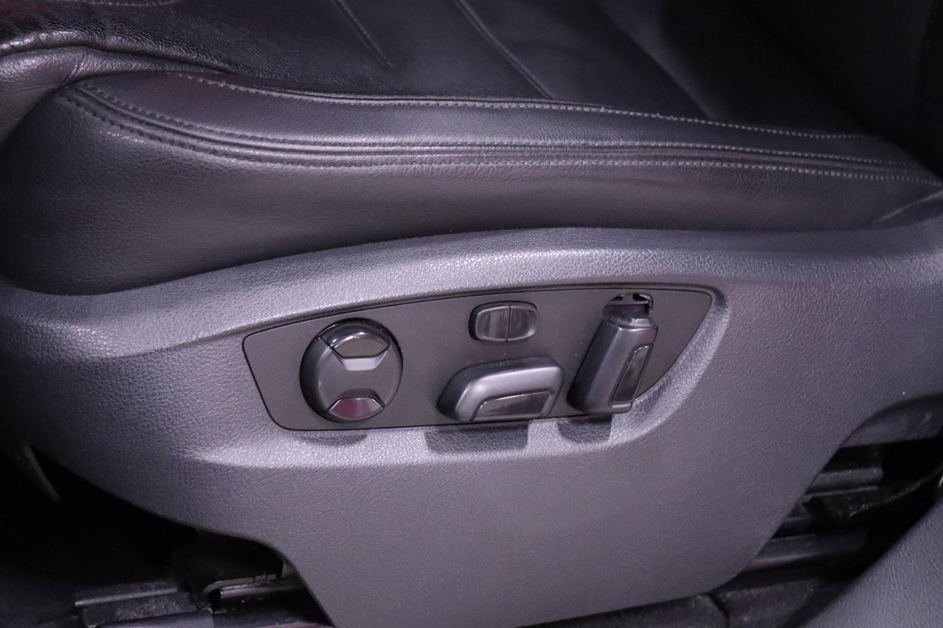 VOLKSWAGEN Touareg 2013