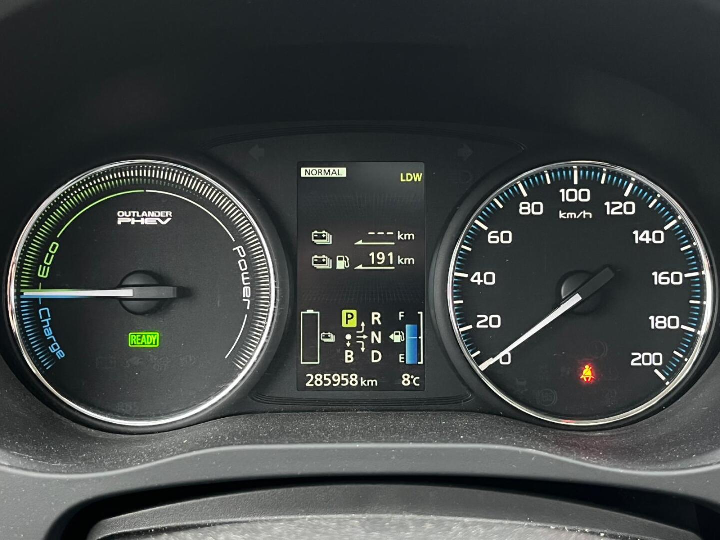 MITSUBISHI Outlander PHEV 2013