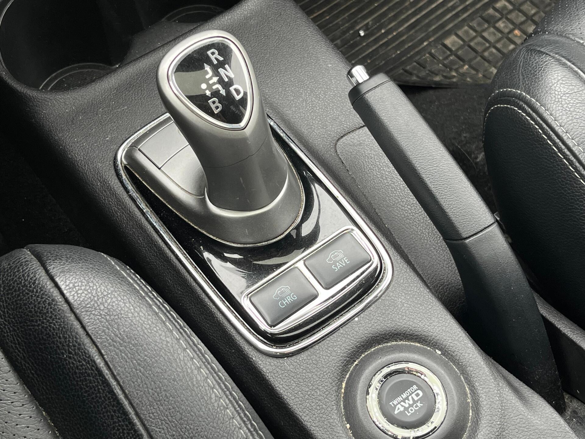 MITSUBISHI Outlander PHEV 2013