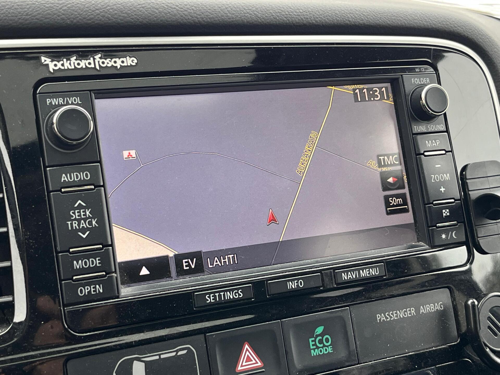 MITSUBISHI Outlander PHEV 2013