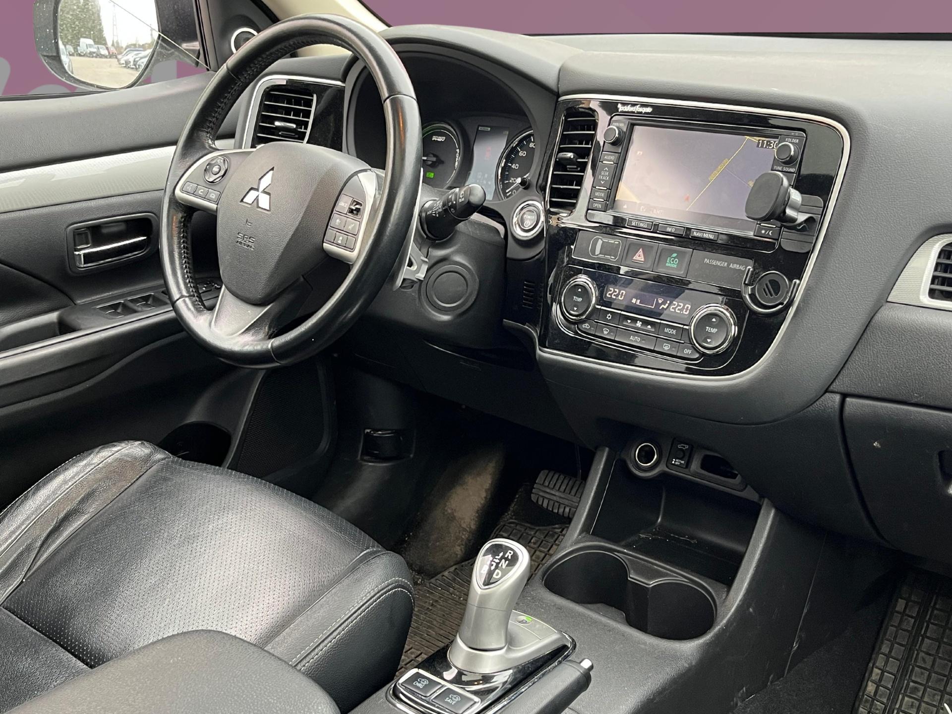 MITSUBISHI Outlander PHEV 2013