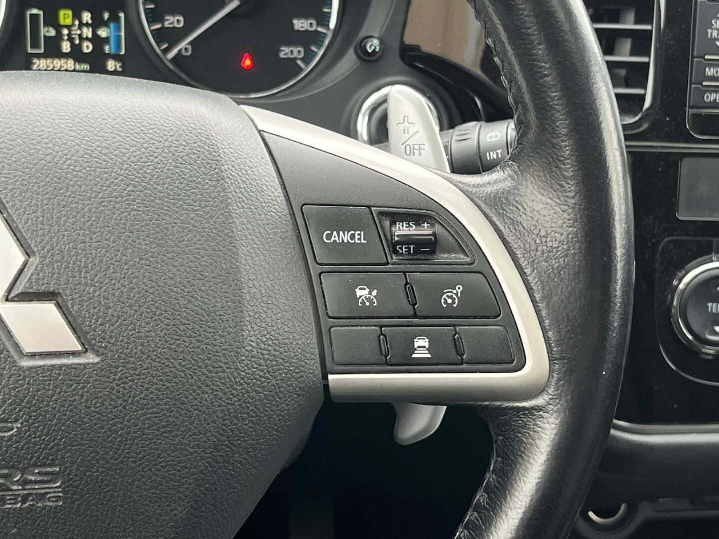 MITSUBISHI Outlander PHEV 2013