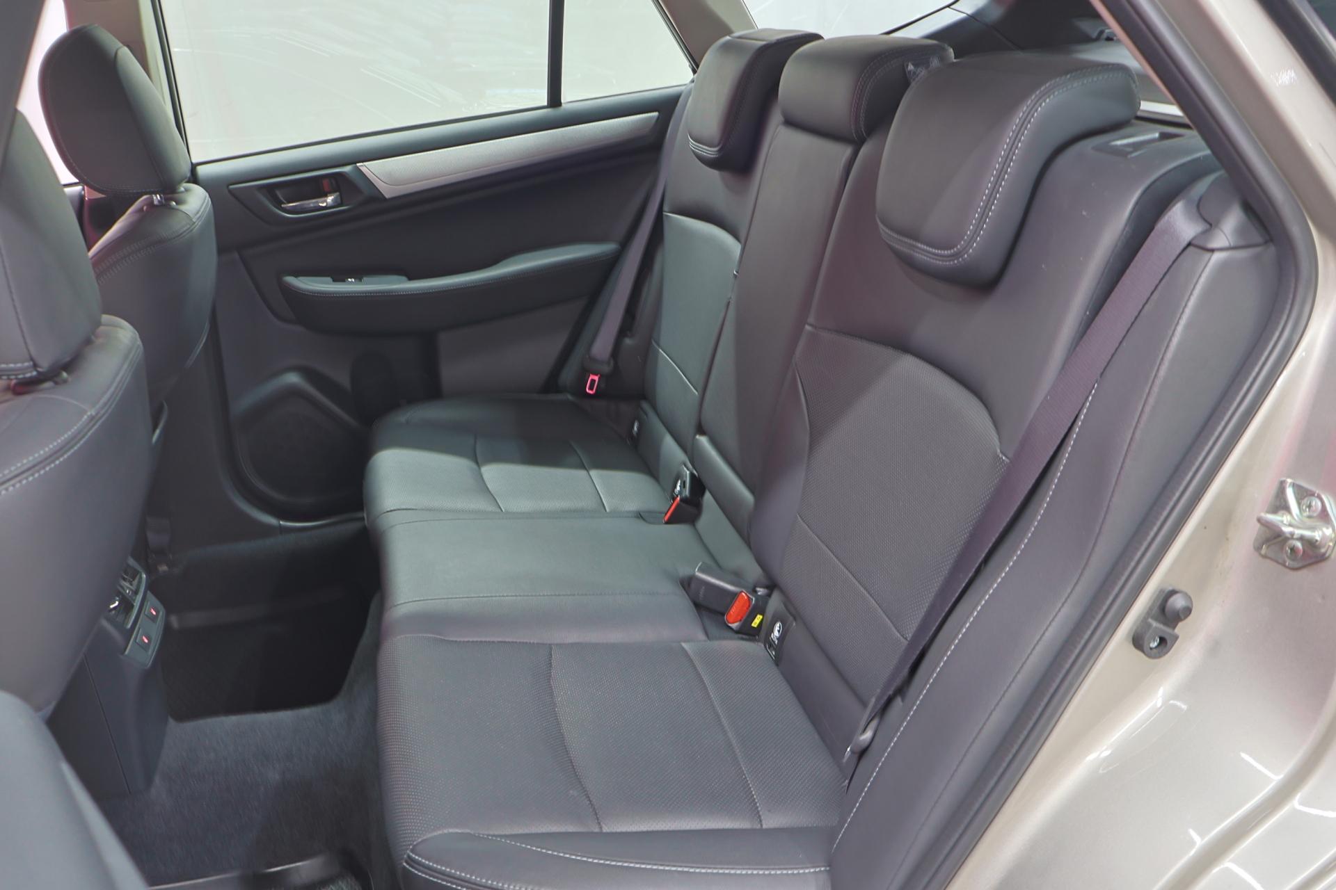 SUBARU Outback 2015