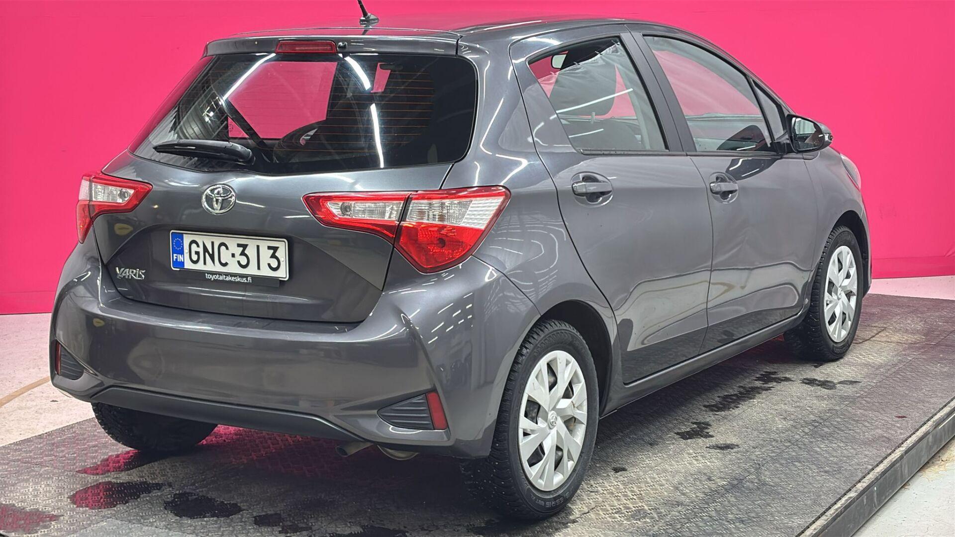 TOYOTA Yaris 2018