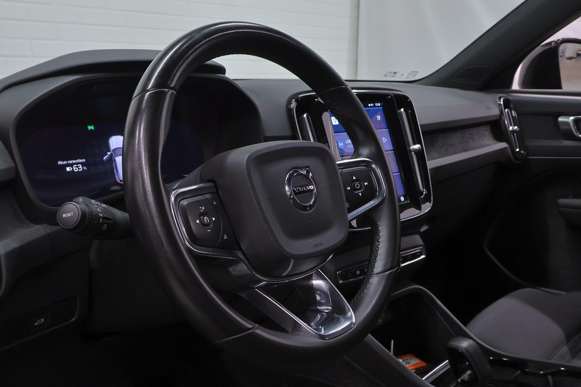 VOLVO XC40 2023