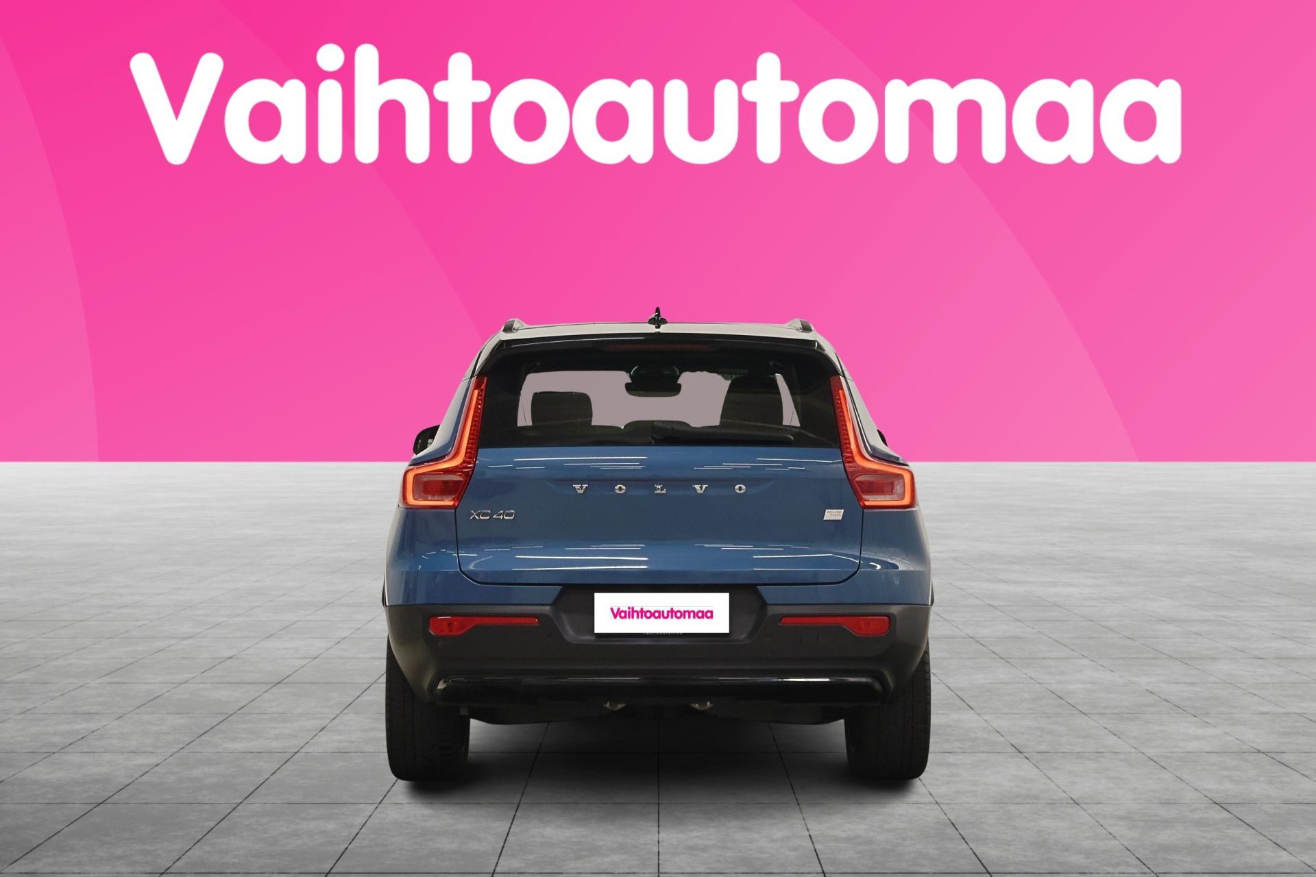 VOLVO XC40 2023