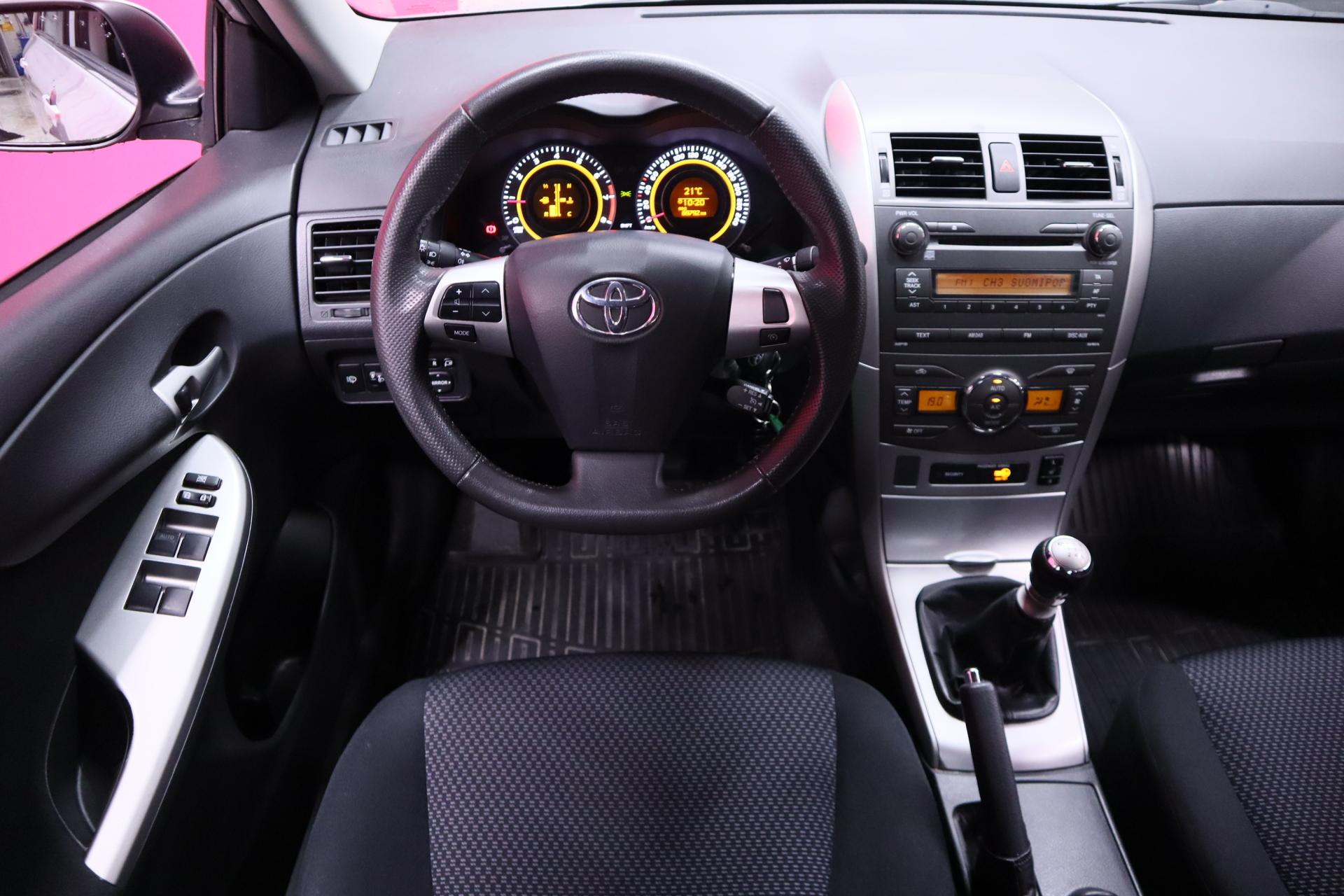 TOYOTA Corolla 2012