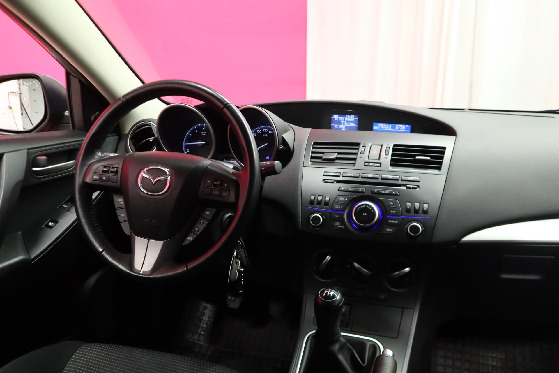 MAZDA 3 2015