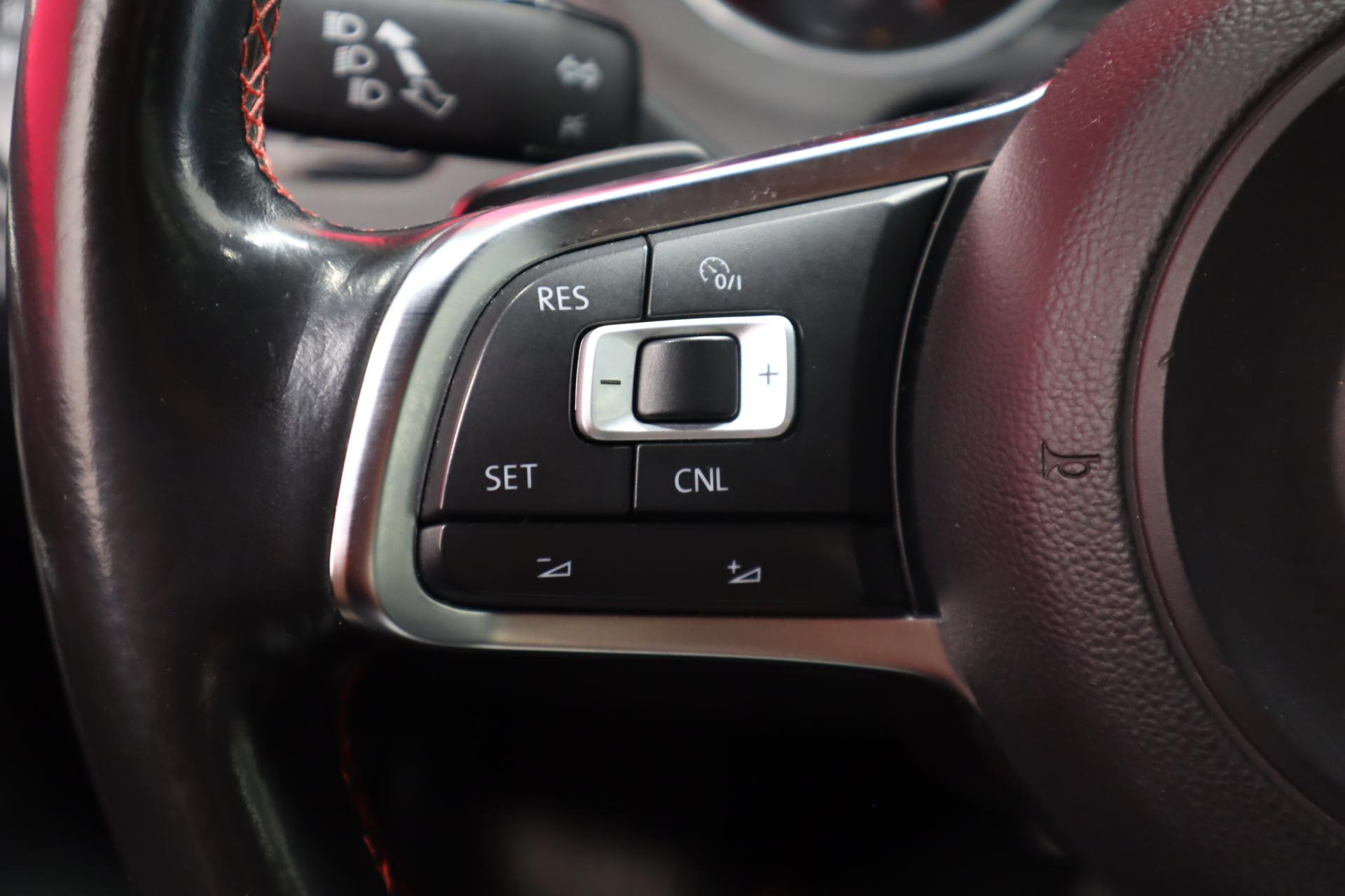 VOLKSWAGEN Polo 2016