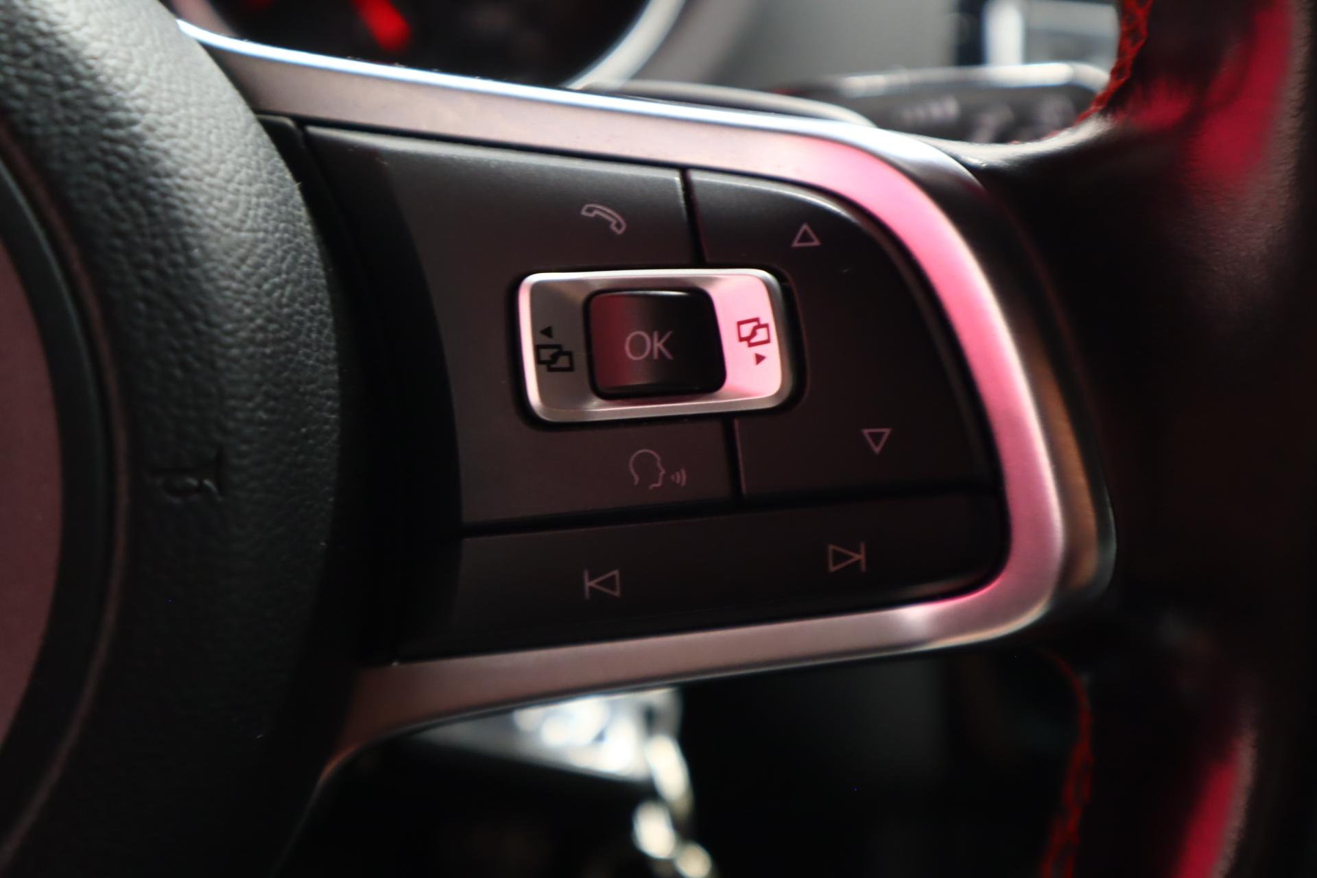 VOLKSWAGEN Polo 2016