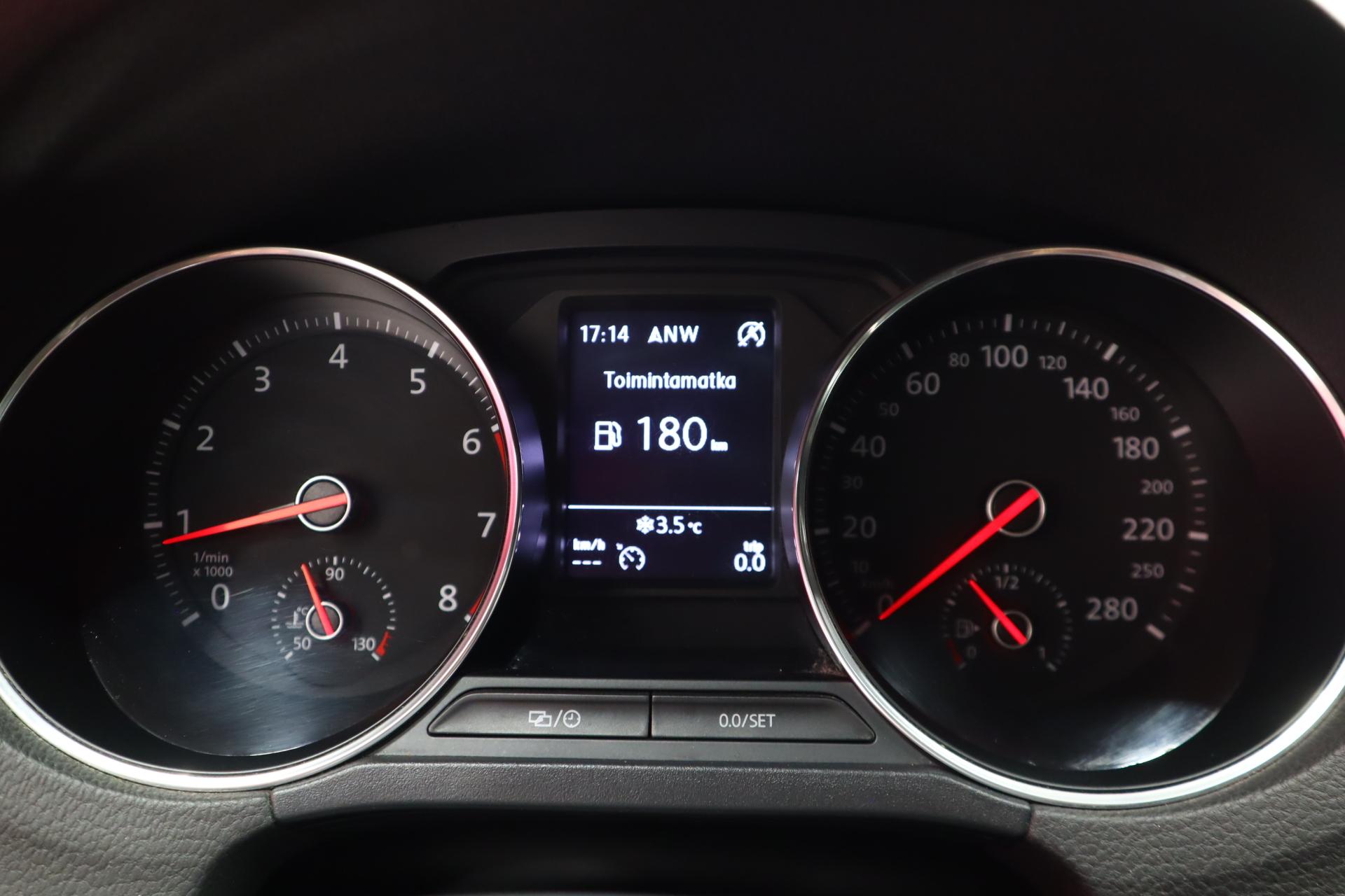 VOLKSWAGEN Polo 2016