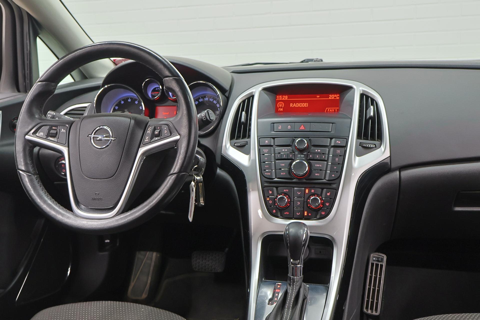 OPEL Astra 2012