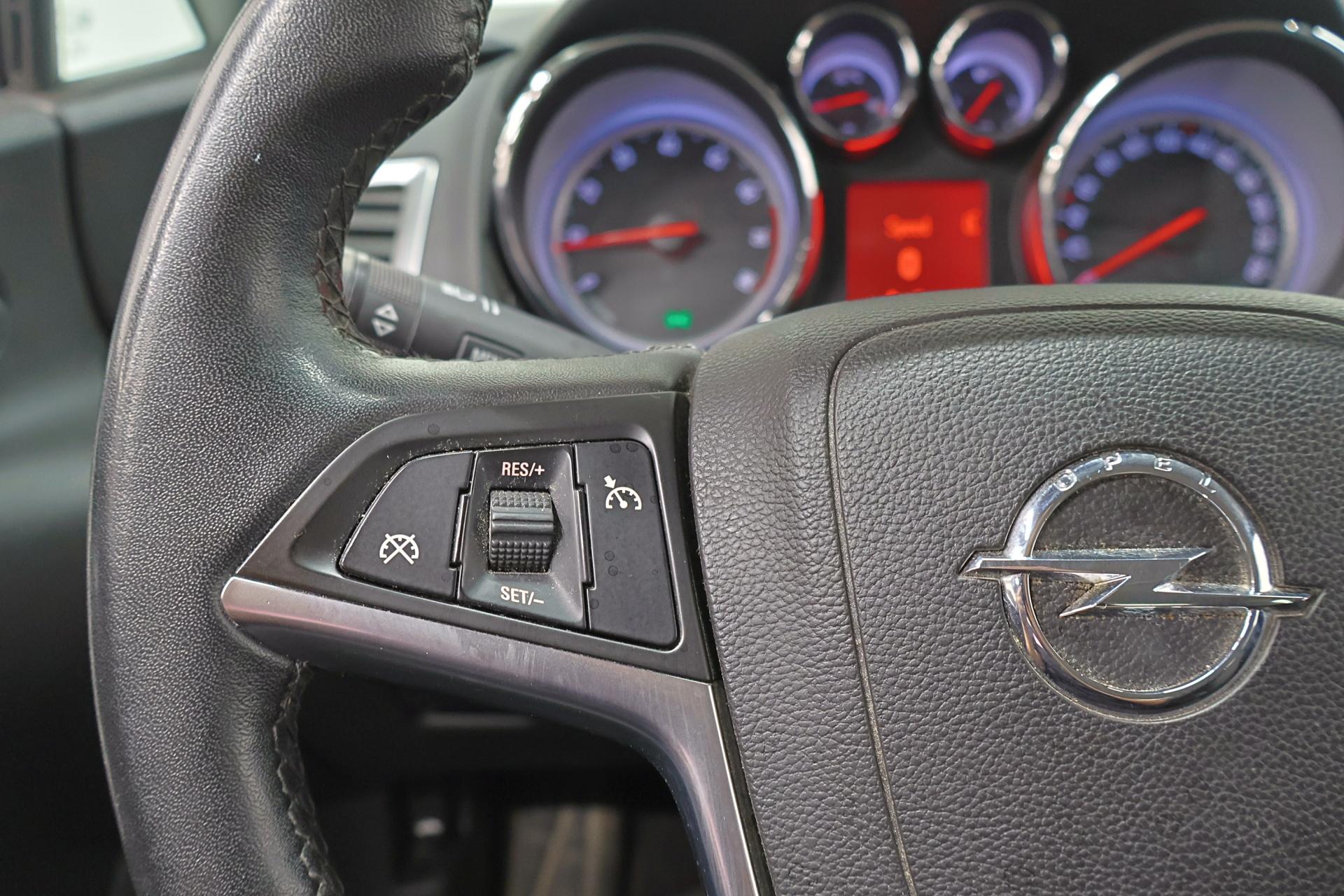 OPEL Astra 2012