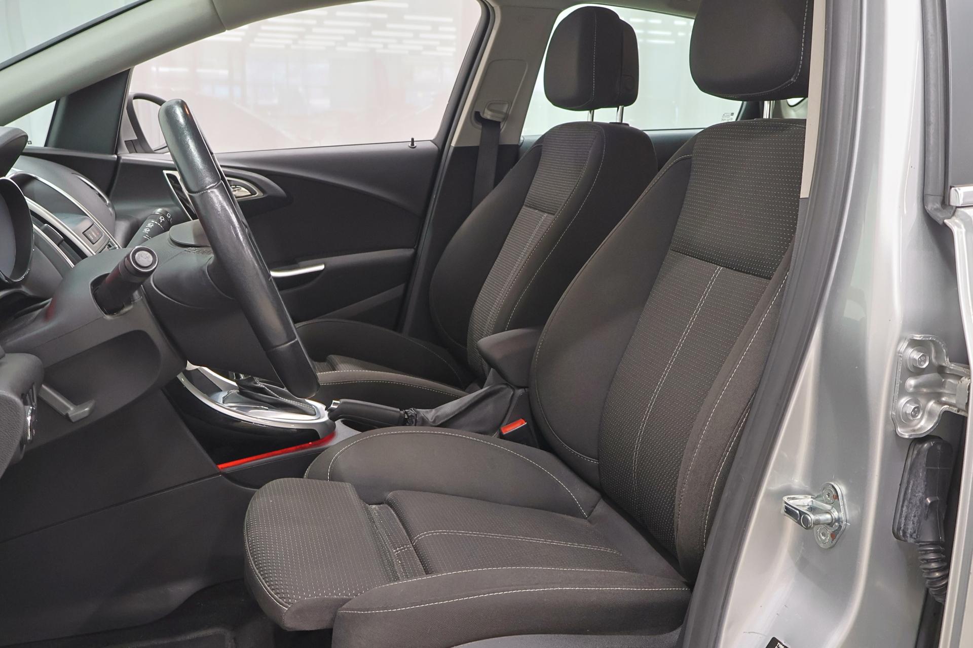 OPEL Astra 2012