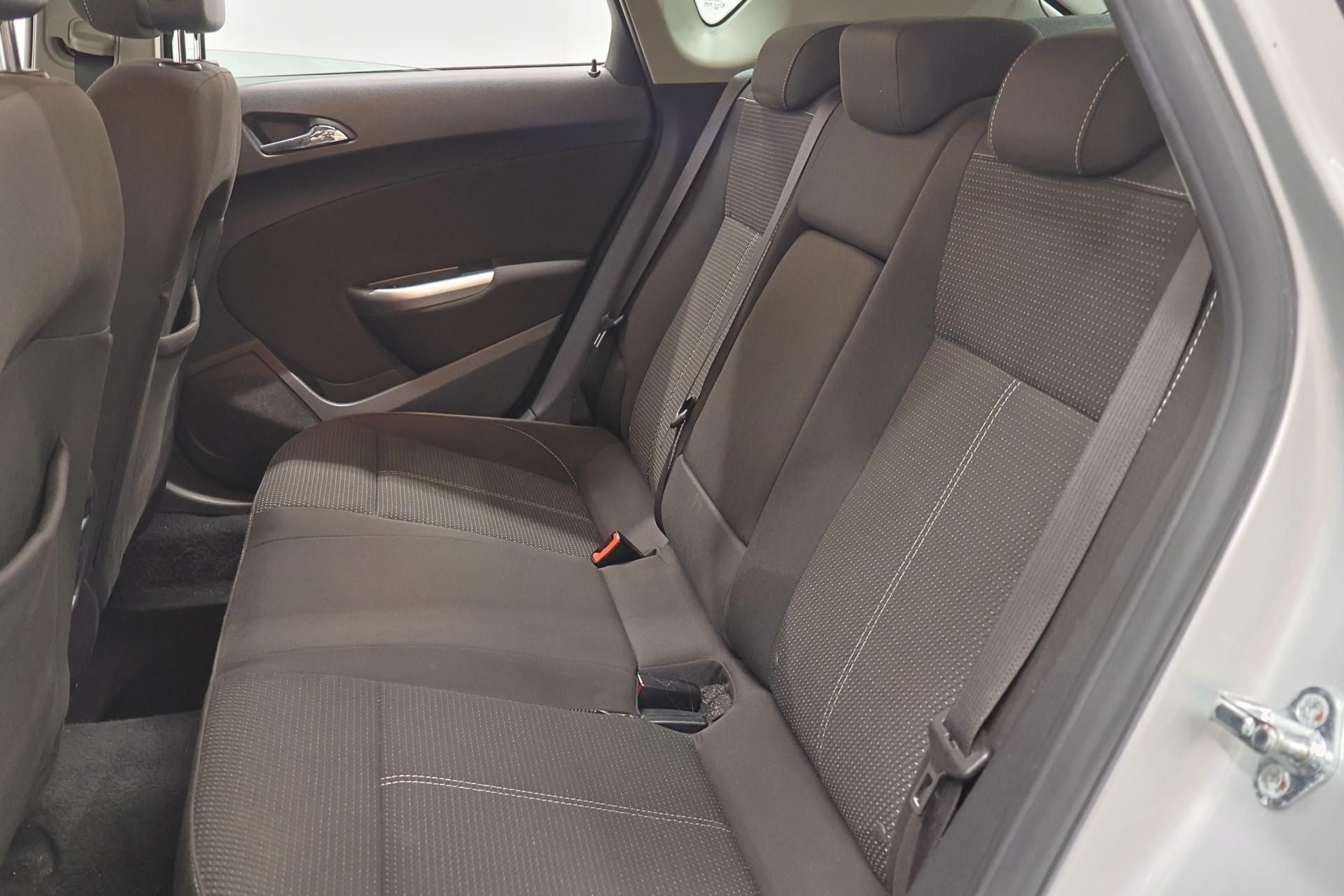 OPEL Astra 2012