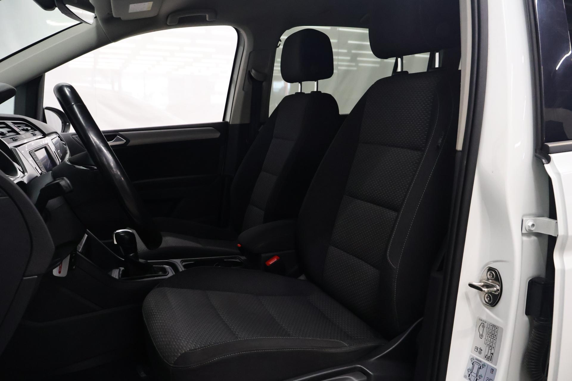 VOLKSWAGEN Touran 2017