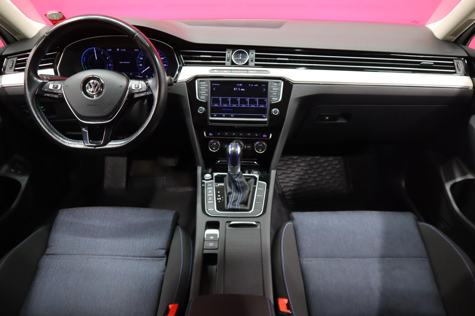 VOLKSWAGEN Passat 2017