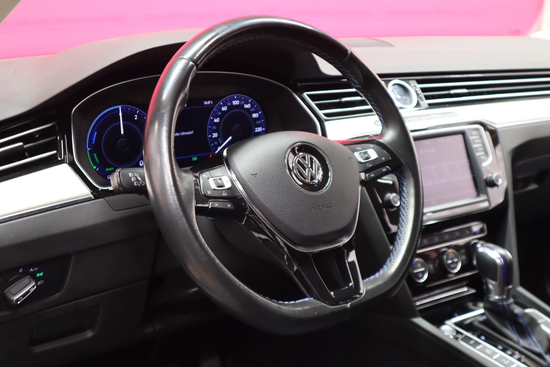 VOLKSWAGEN Passat 2017