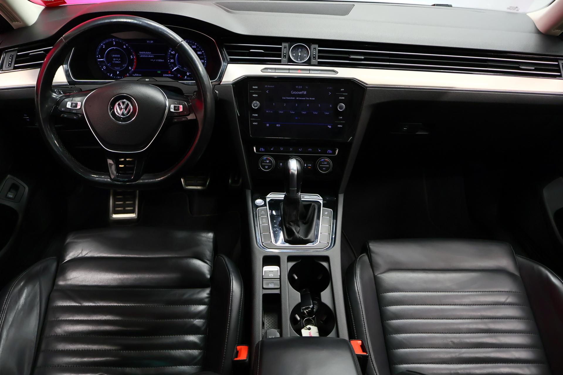 VOLKSWAGEN Passat 2018
