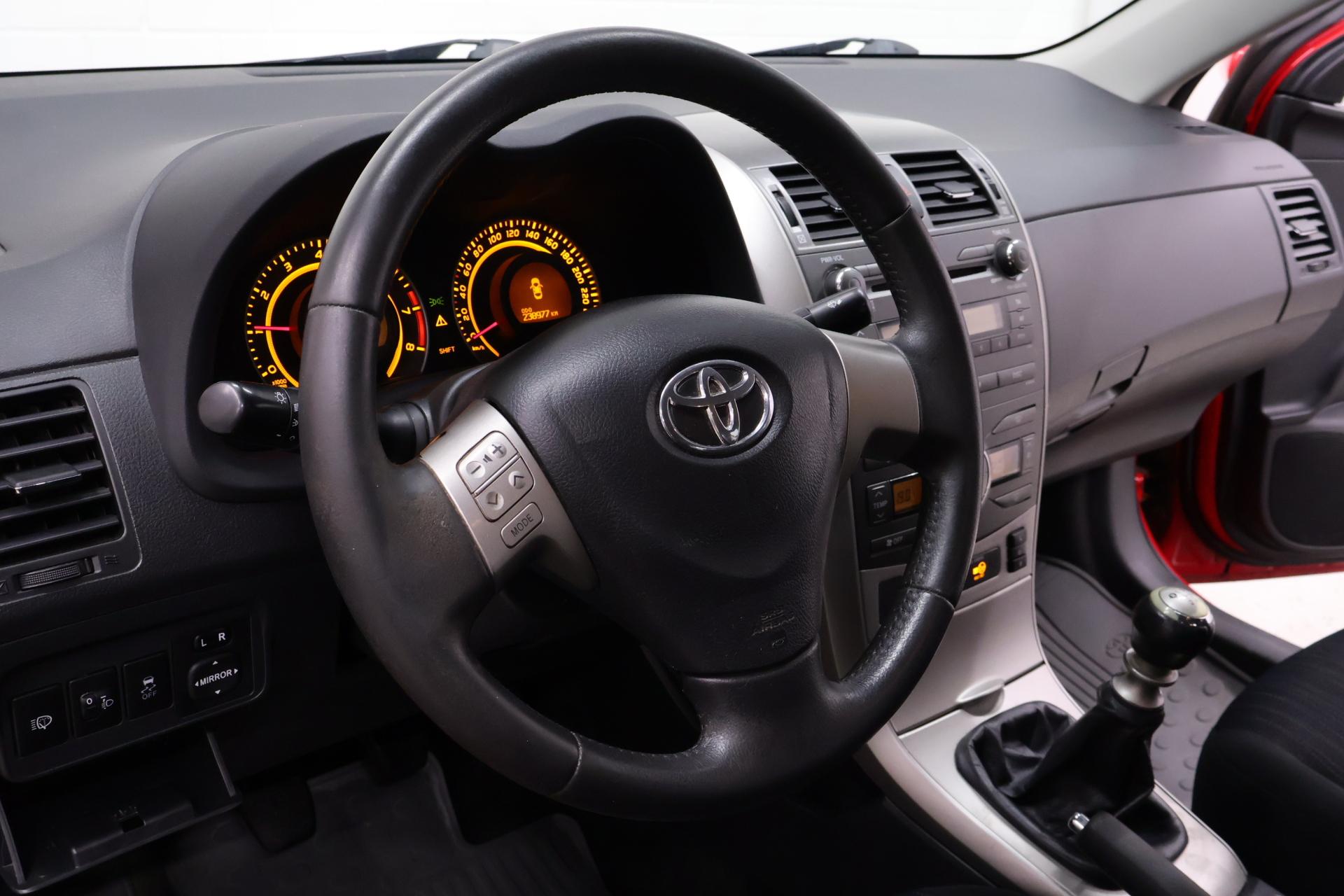 TOYOTA Corolla 2010