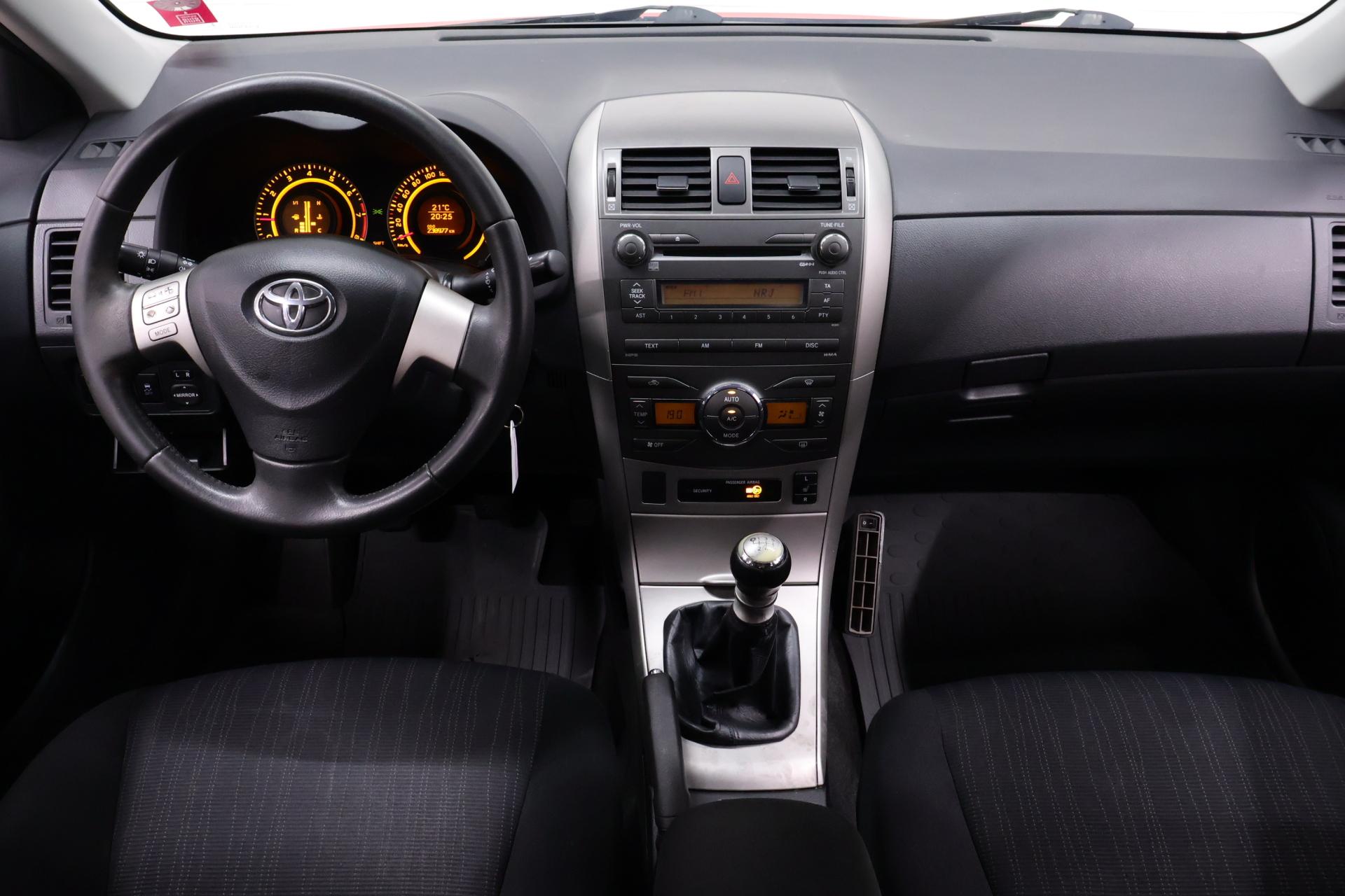 TOYOTA Corolla 2010