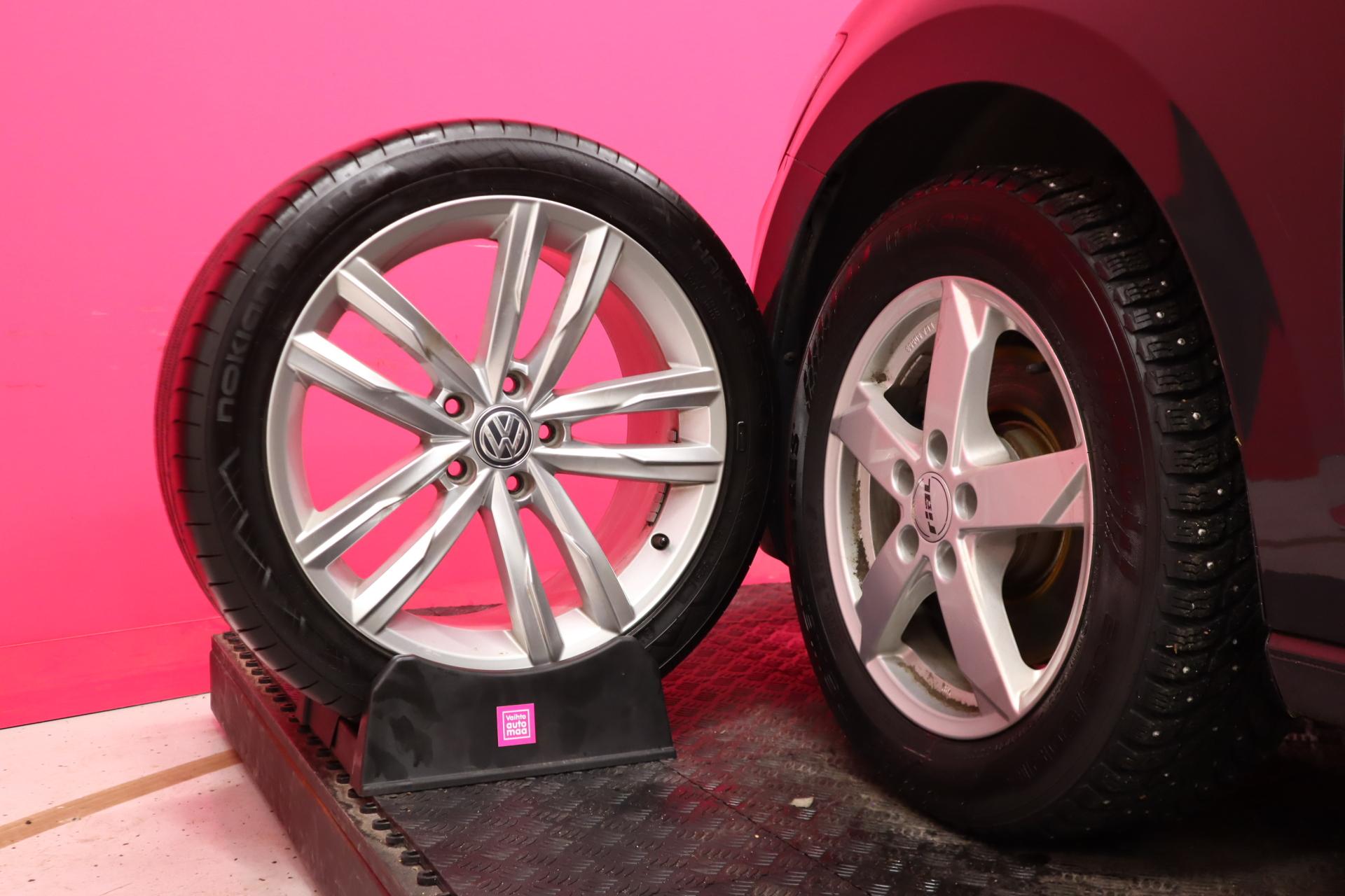 VOLKSWAGEN Touran 2018