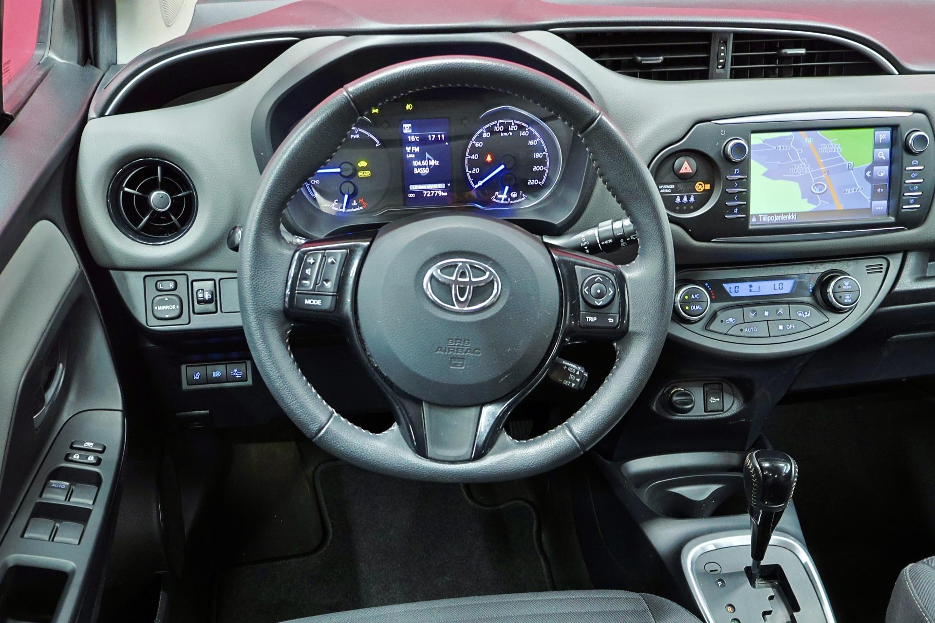 TOYOTA Yaris 2018