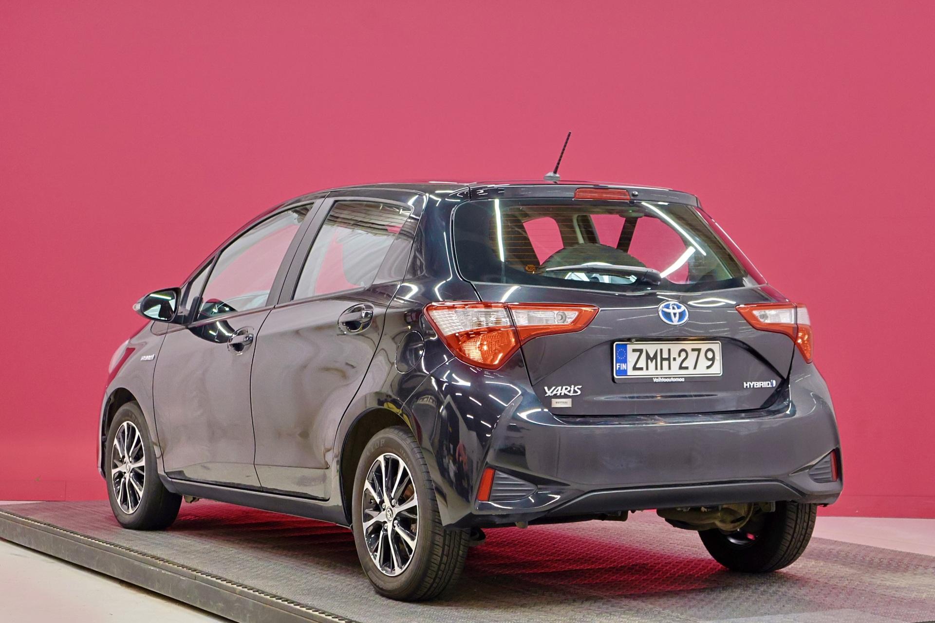 TOYOTA Yaris 2018
