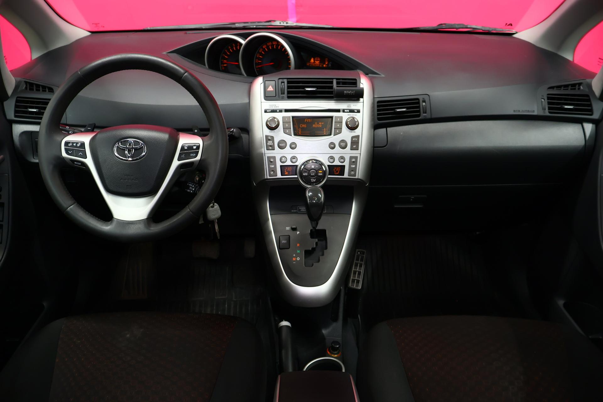 TOYOTA Verso 2011
